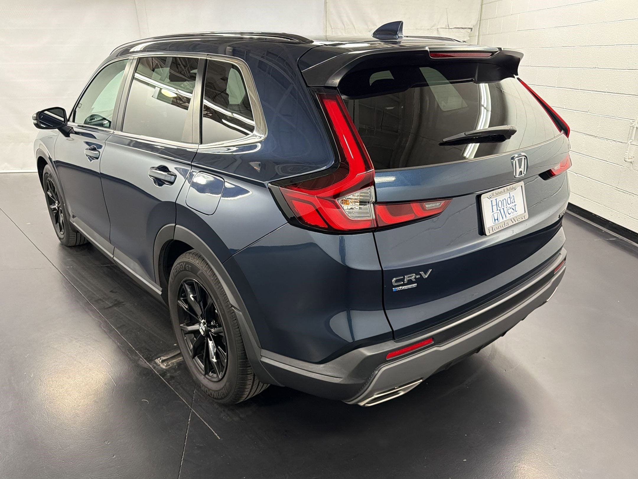 2023 Honda CR-V Hybrid Sport photo 2