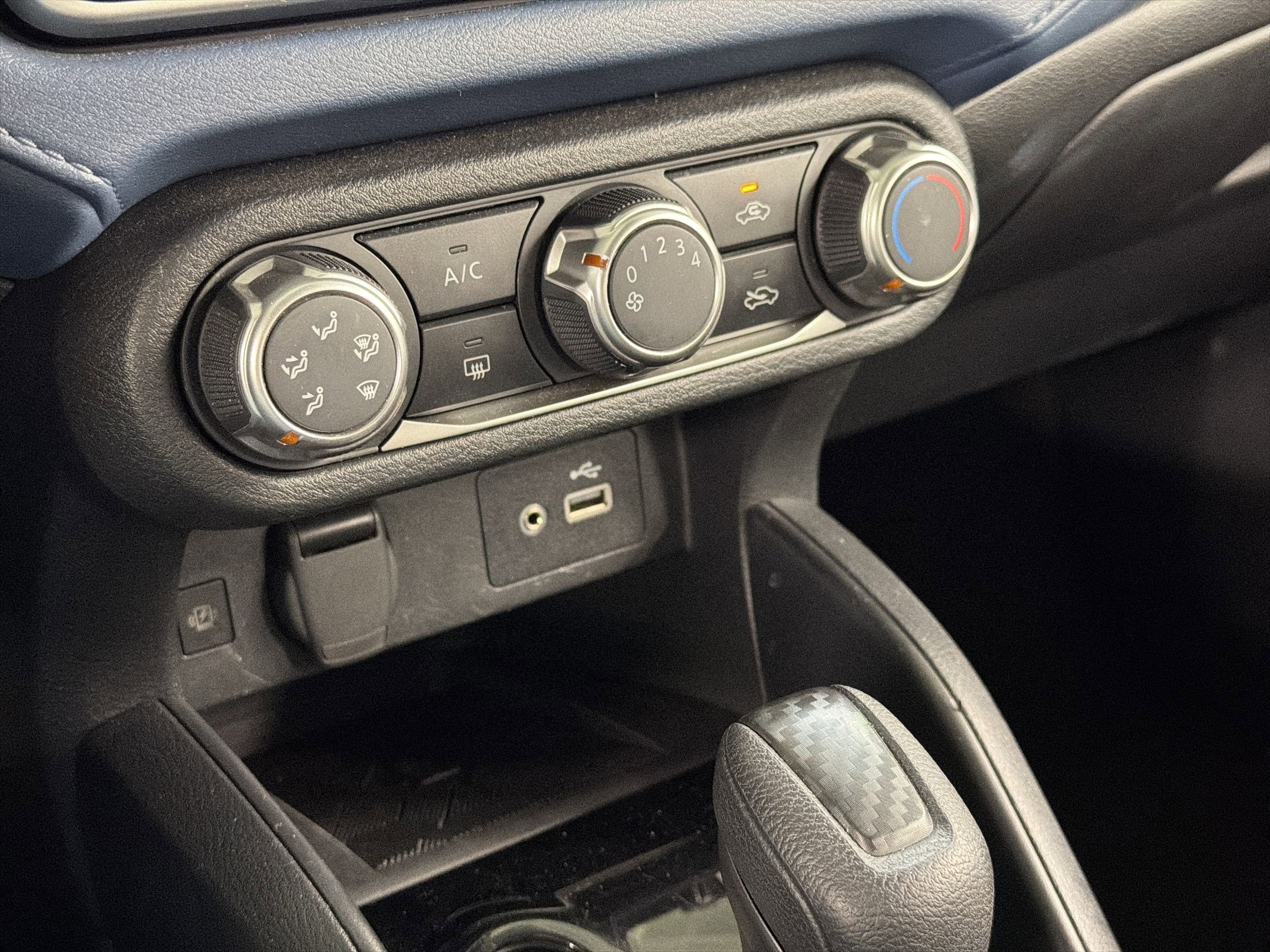2025 Nissan Versa Sedan SV - Photo 17