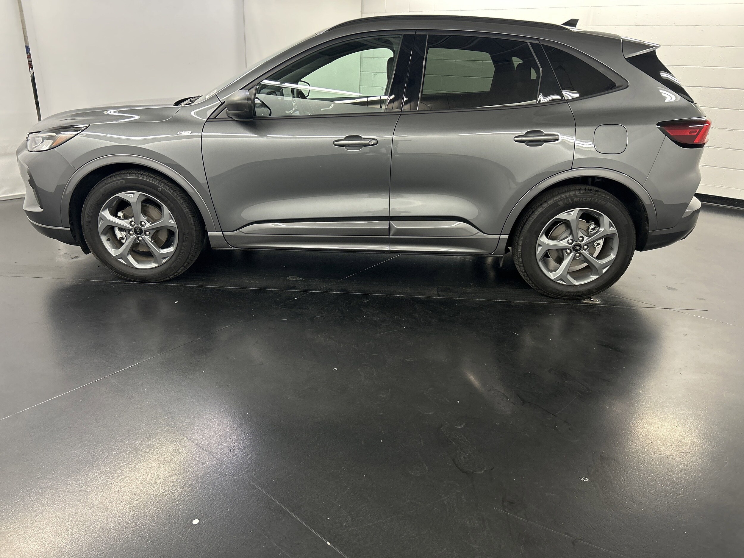 2023 Ford Escape ST-Line photo 4