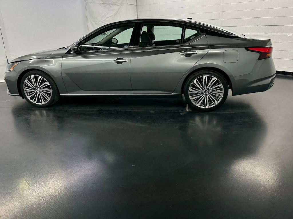 Used 2023 Nissan Altima 2.5 SL Sedan