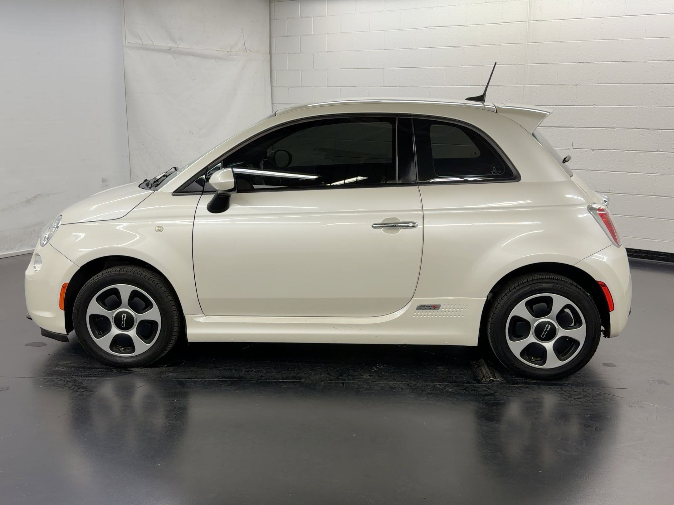 Used 2017 FIAT 500e Battery Electric with VIN 3C3CFFGE2HT544499 for sale in Las Vegas, NV