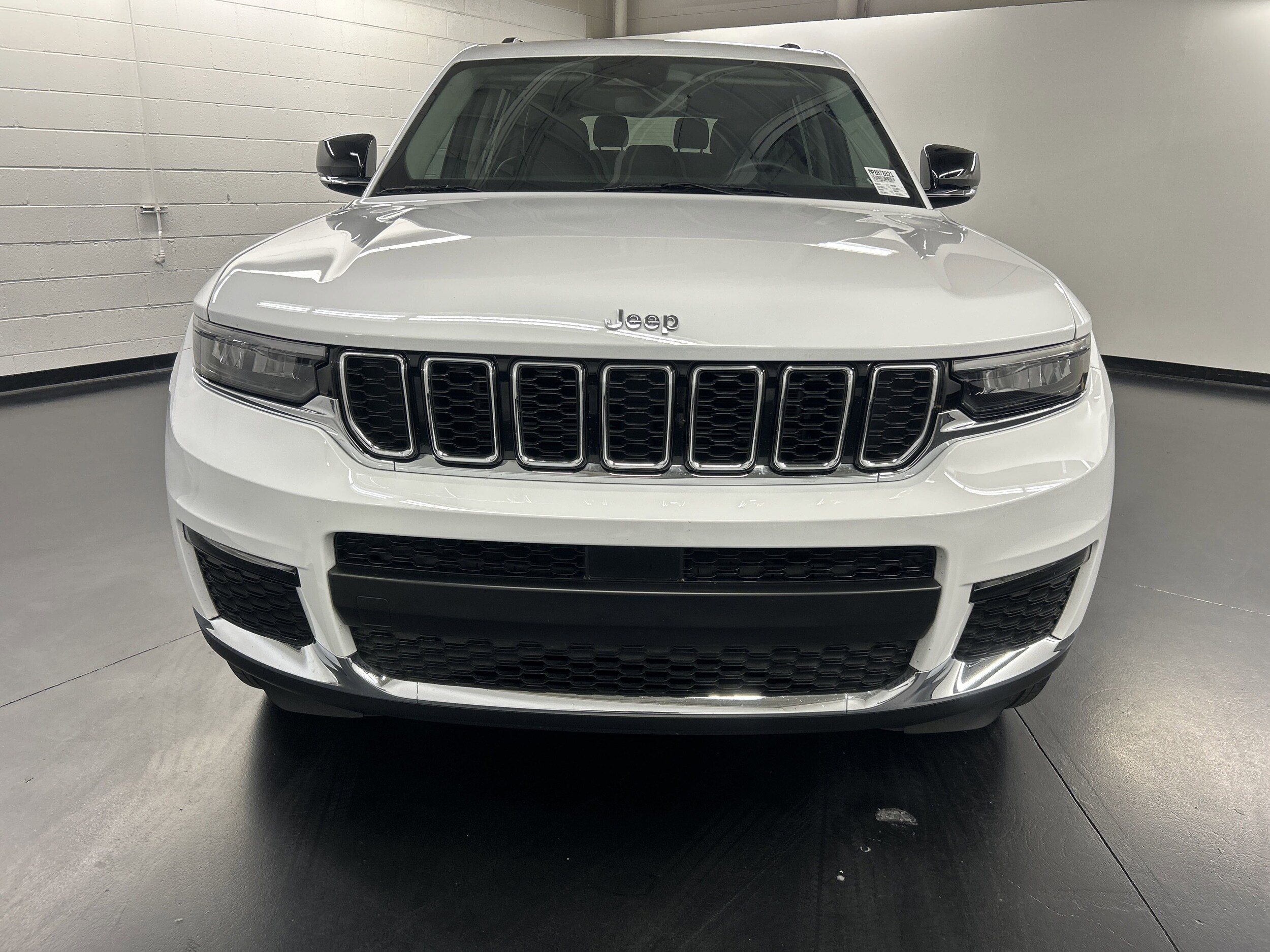2023 Jeep Grand Cherokee Limited photo 2