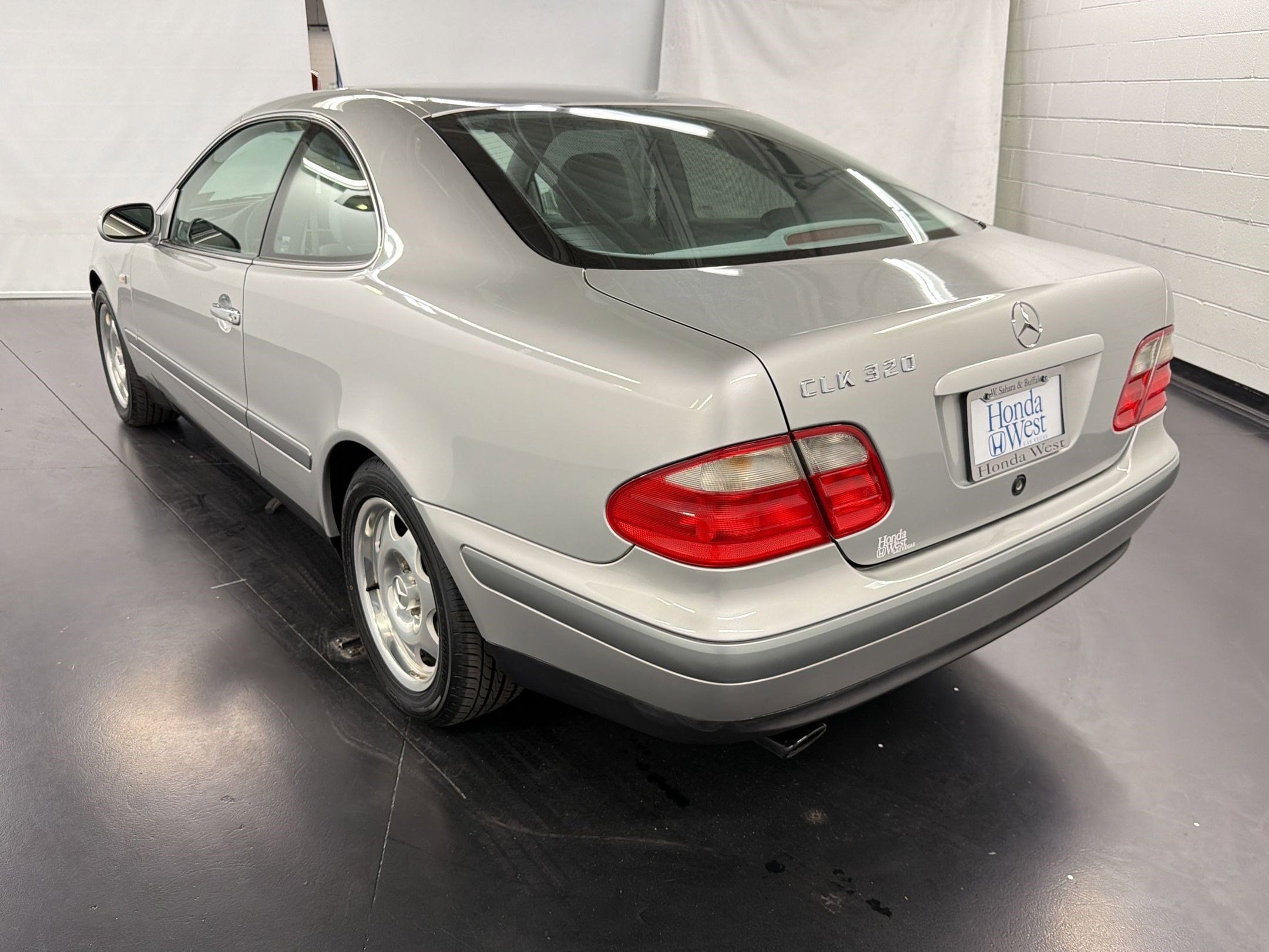 1998 Mercedes-Benz CLK-Class 2dr Coupe photo 2