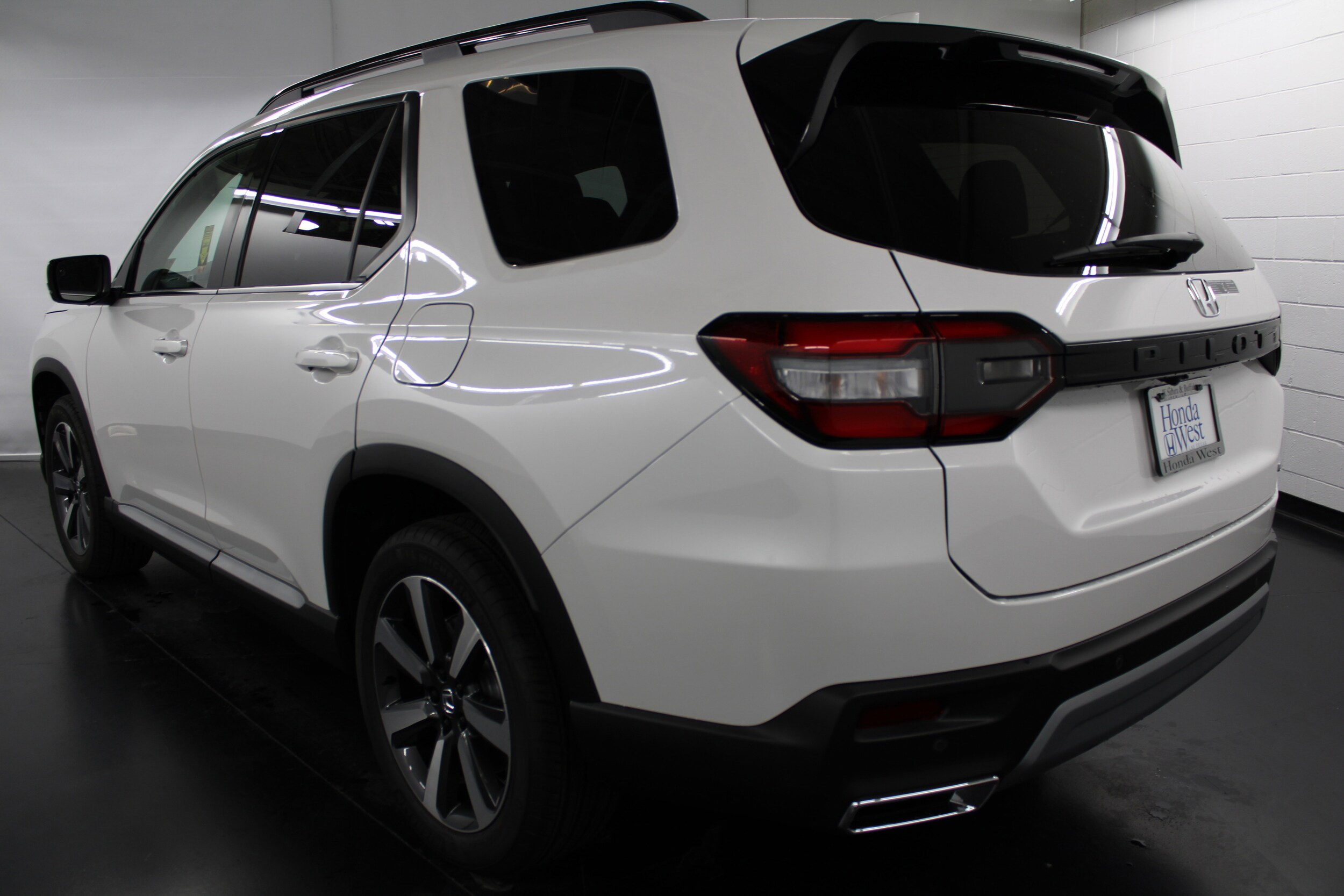 2025 Honda Pilot Touring photo 4