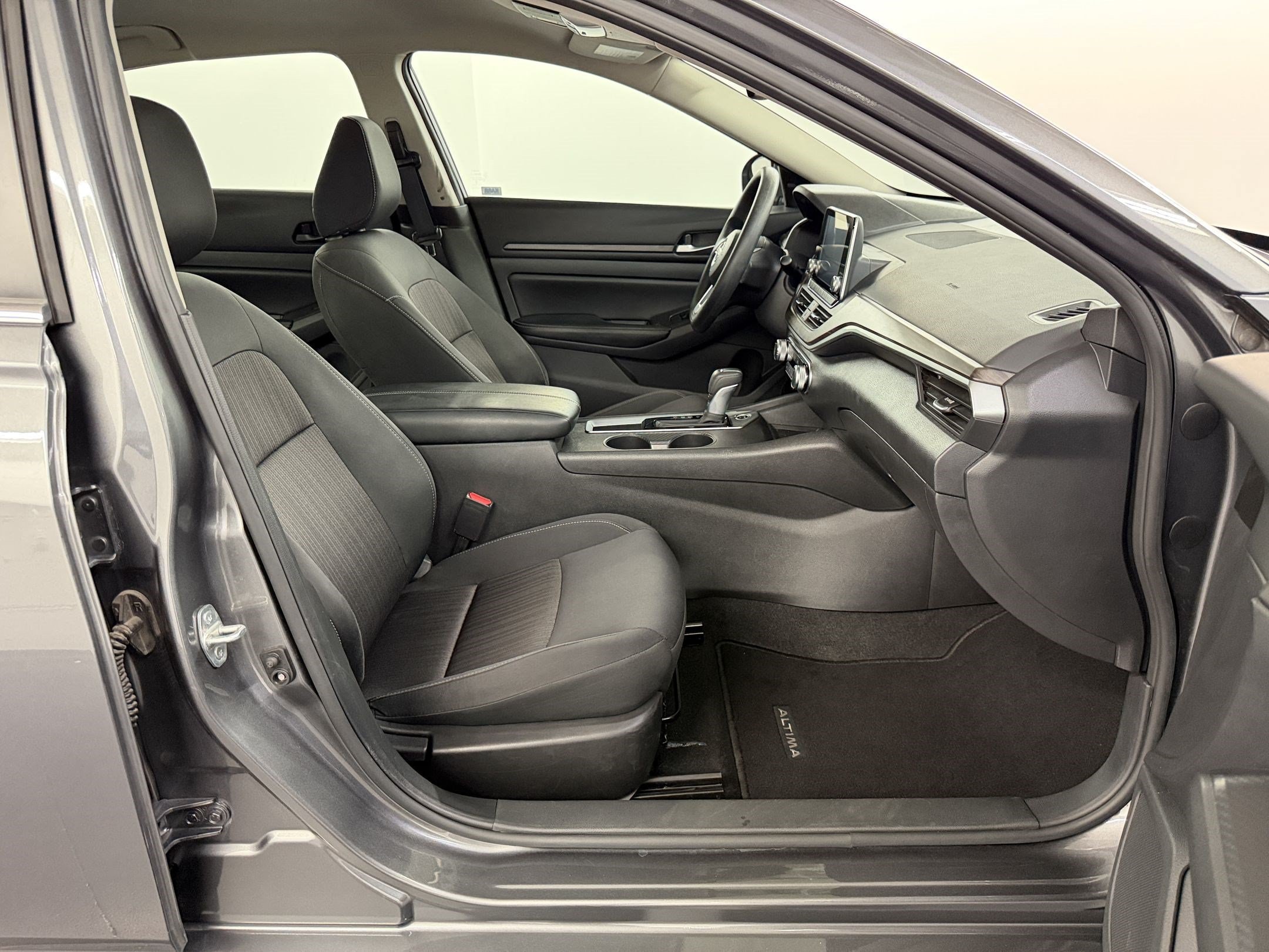 2025 Nissan Altima SV - Photo 22