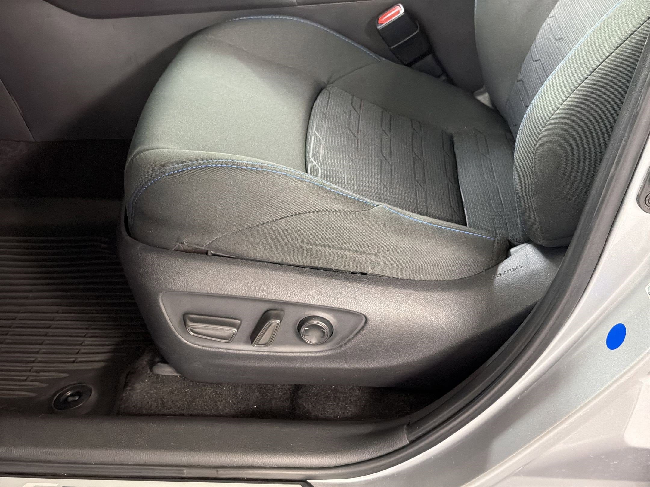 2024 Toyota RAV4 SE - Photo 14