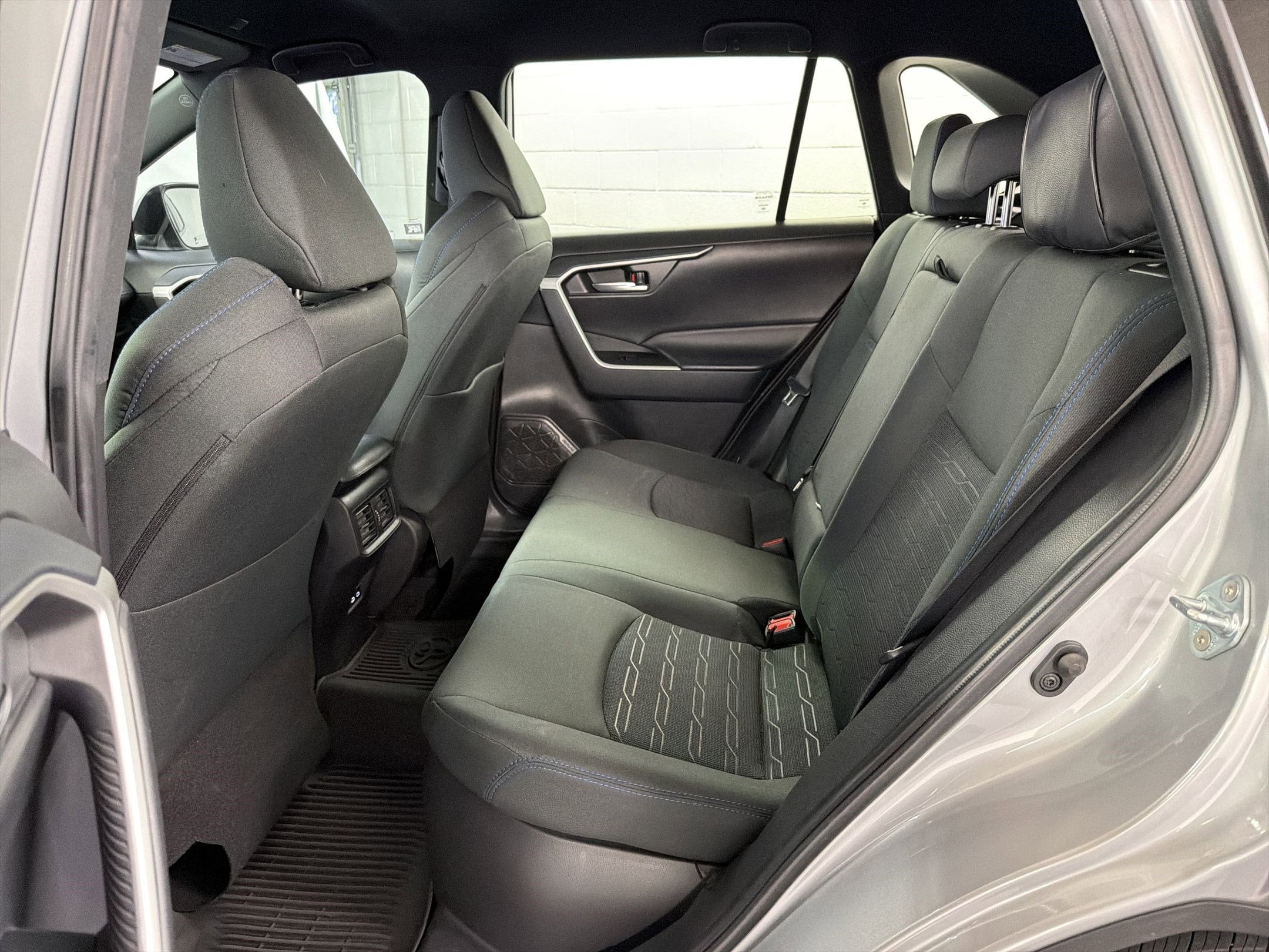 2024 Toyota RAV4 SE - Photo 15