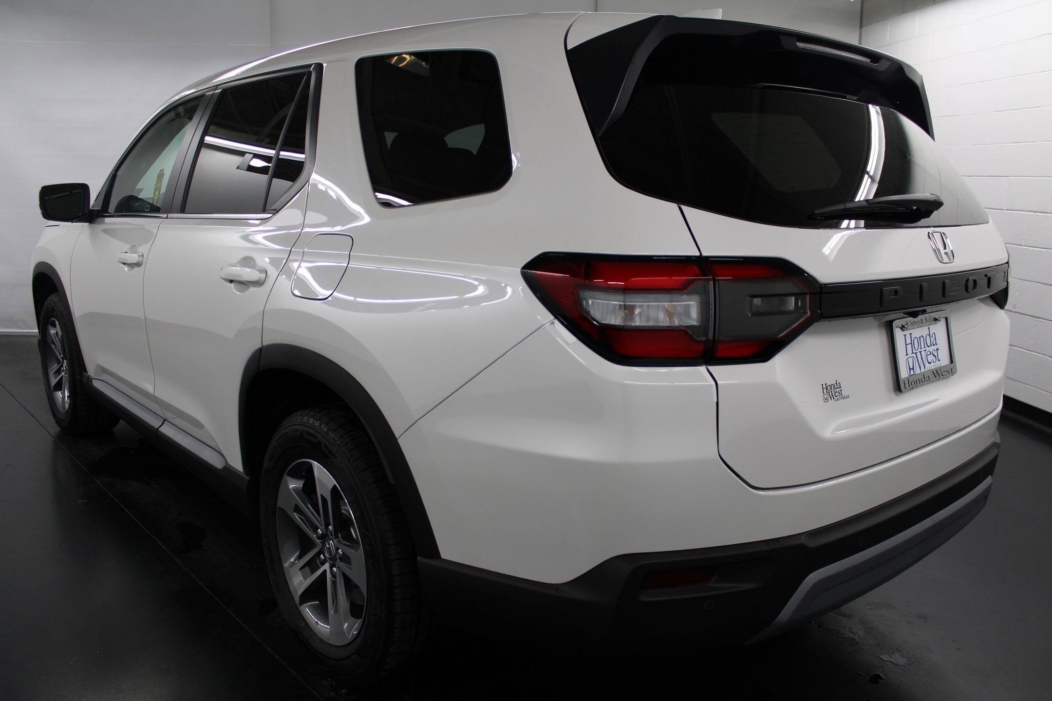 2025 Honda Pilot EX-L photo 3