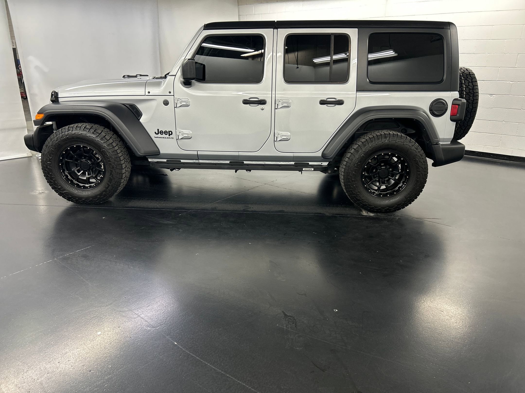 2023 Jeep Wrangler Sport S photo 2