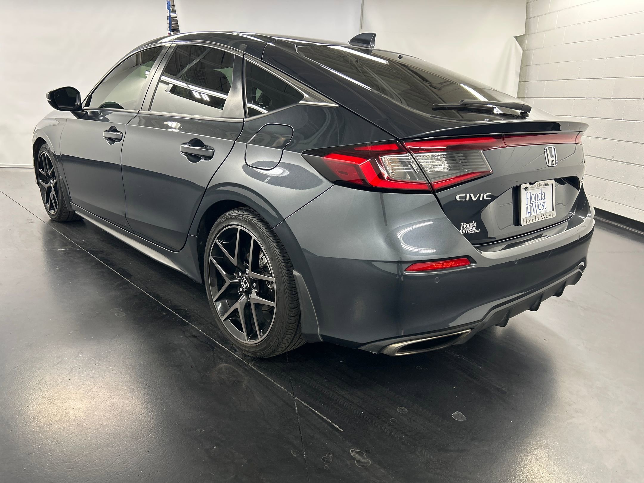 2023 Honda Civic Sport Touring Hatchback photo 3