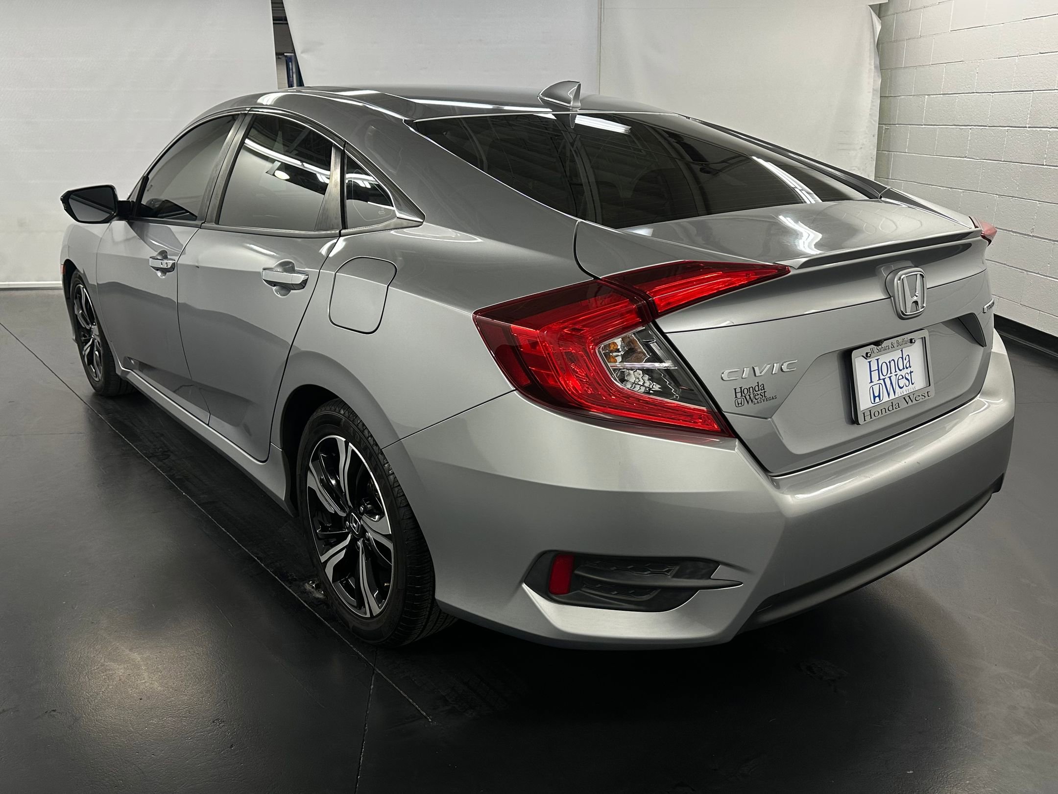2018 Honda Civic Touring photo 3