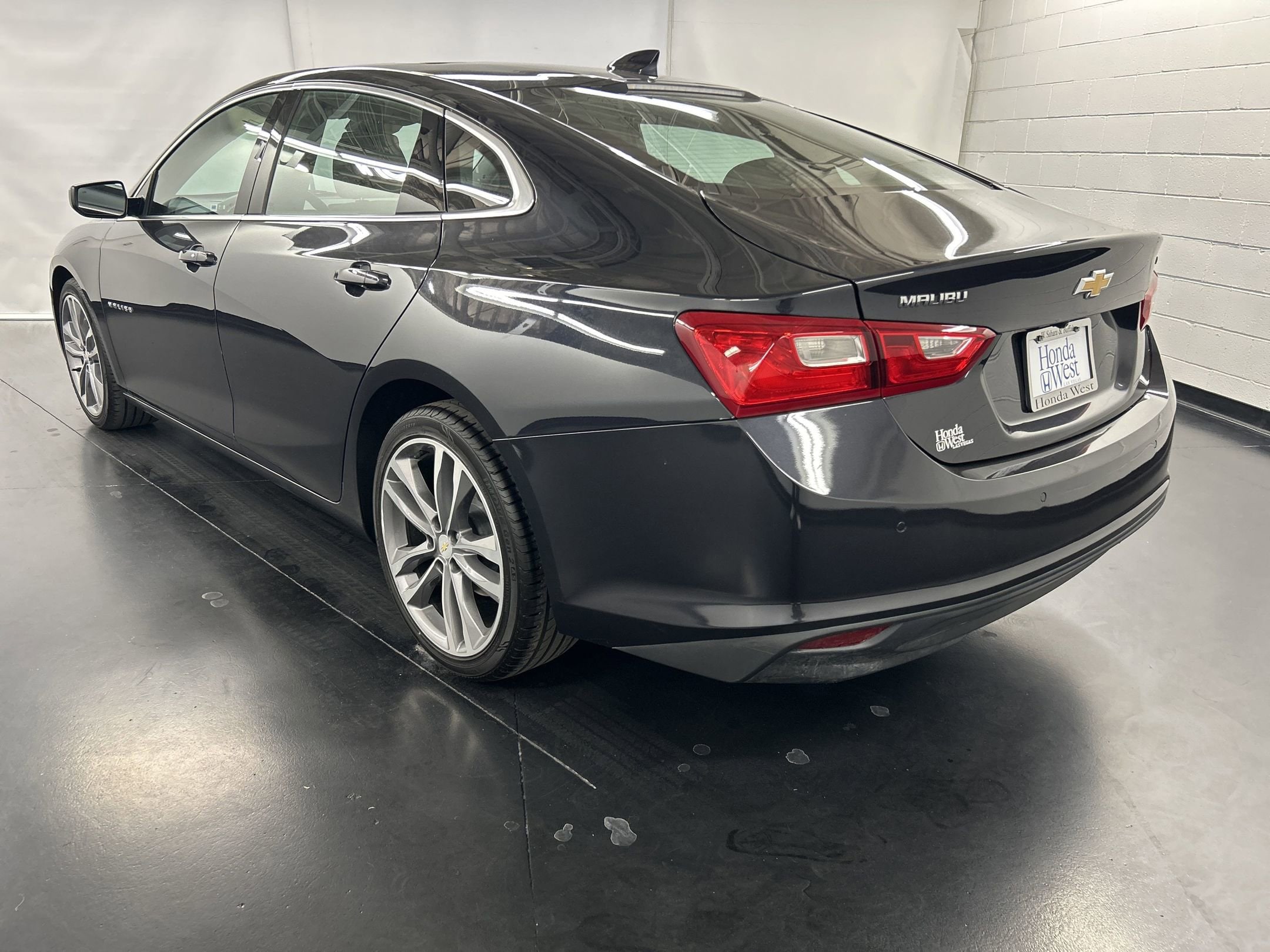 2023 Chevrolet Malibu 1LT photo 3
