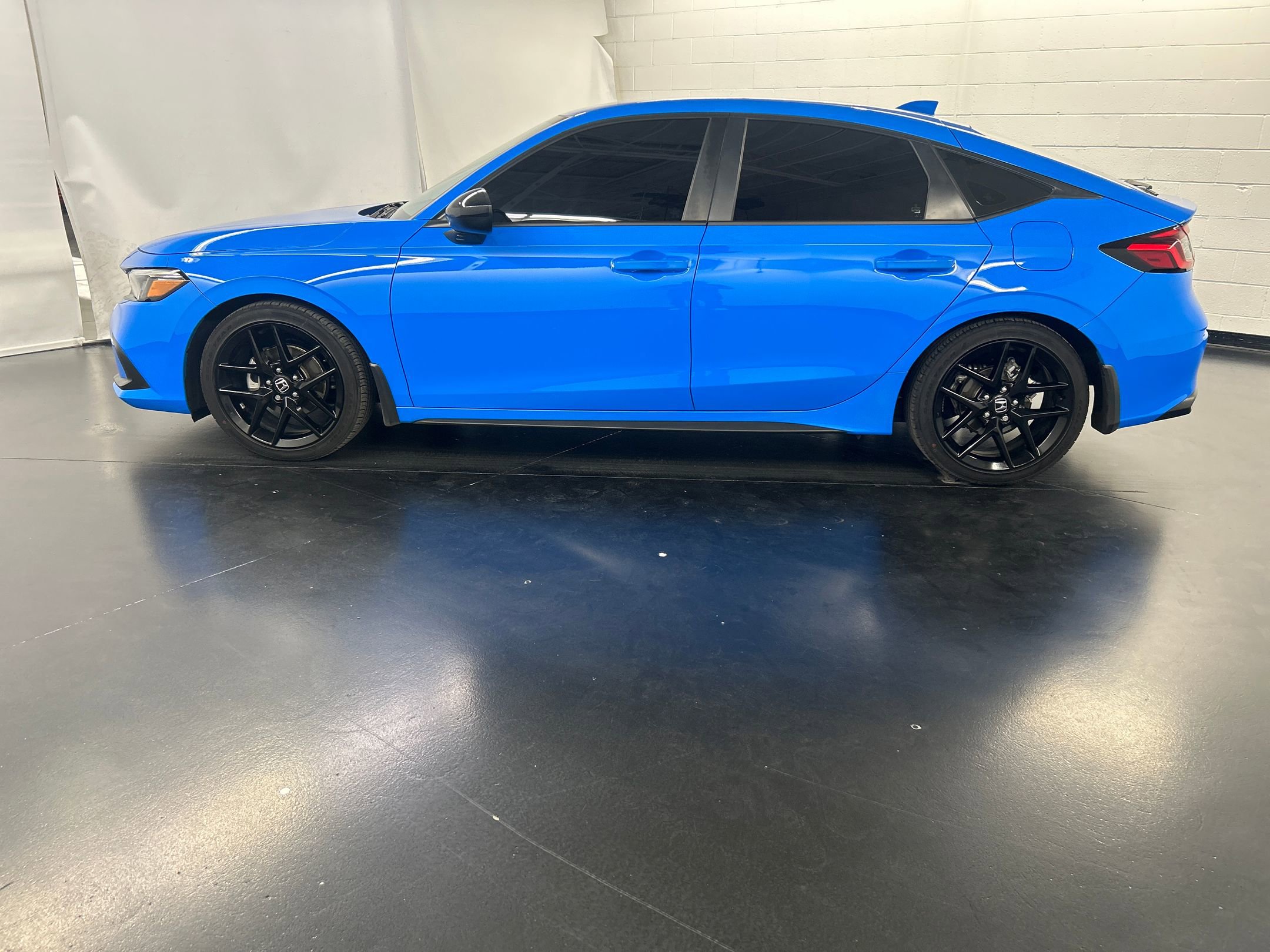 2024 Honda Civic Sport Hatchback photo 2