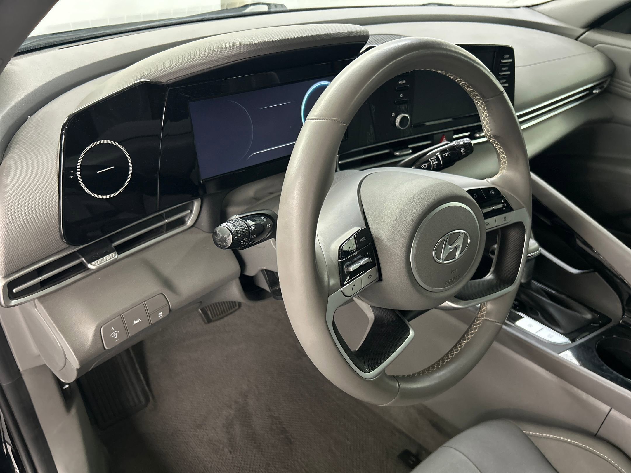 2021 Hyundai Elantra SEL photo 4