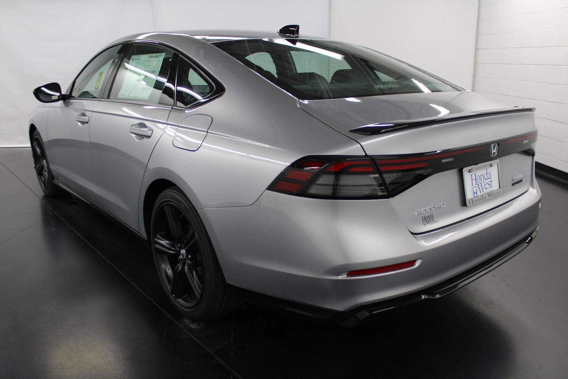 2025 Honda Accord Hybrid Sport-L photo 3