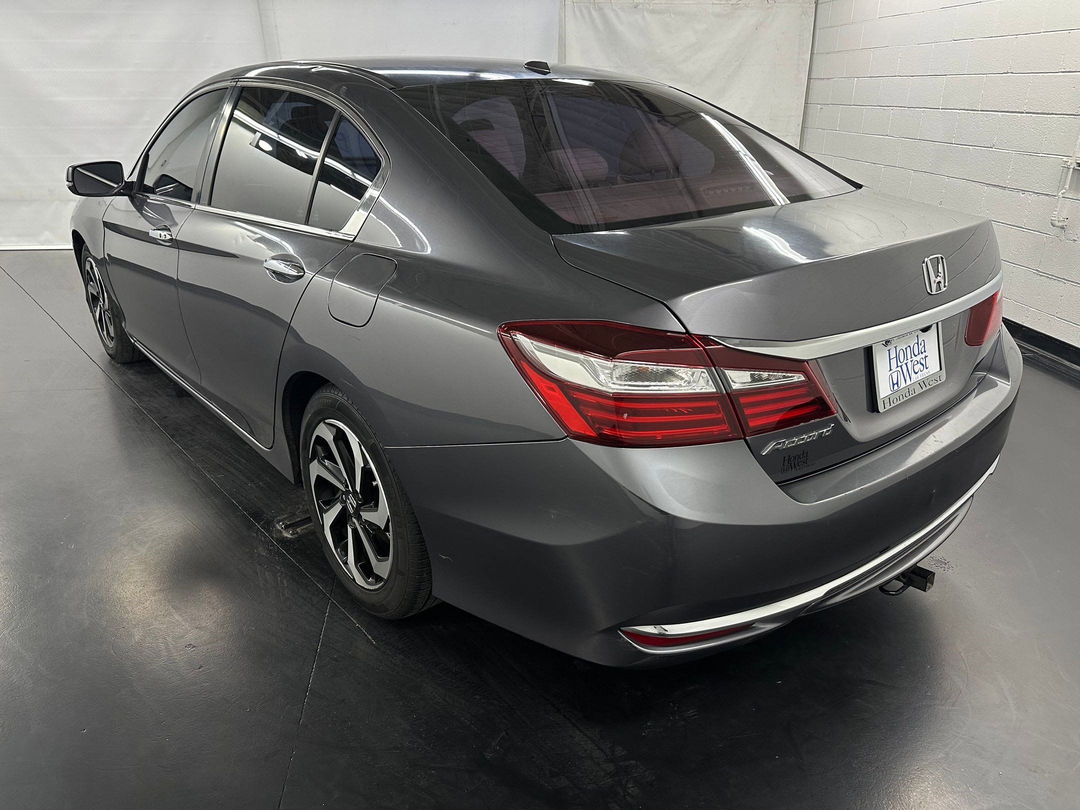 2016 Honda Accord EX photo 3