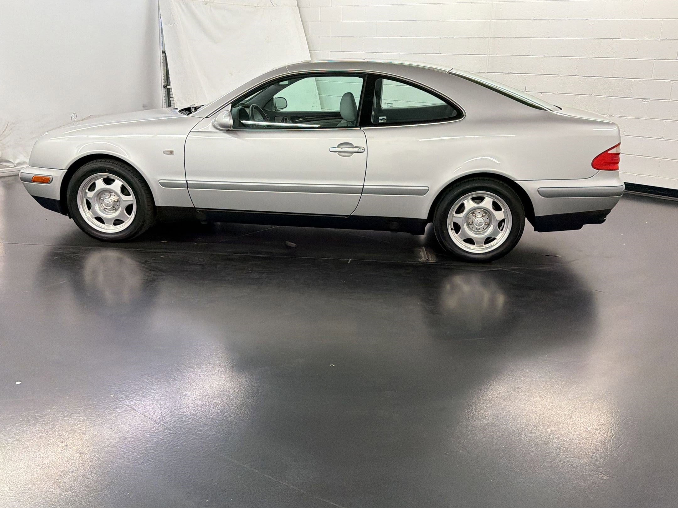 Used 1998 Mercedes-Benz CLK CLK 320 with VIN WDBLJ65G7WF028000 for sale in Las Vegas, NV