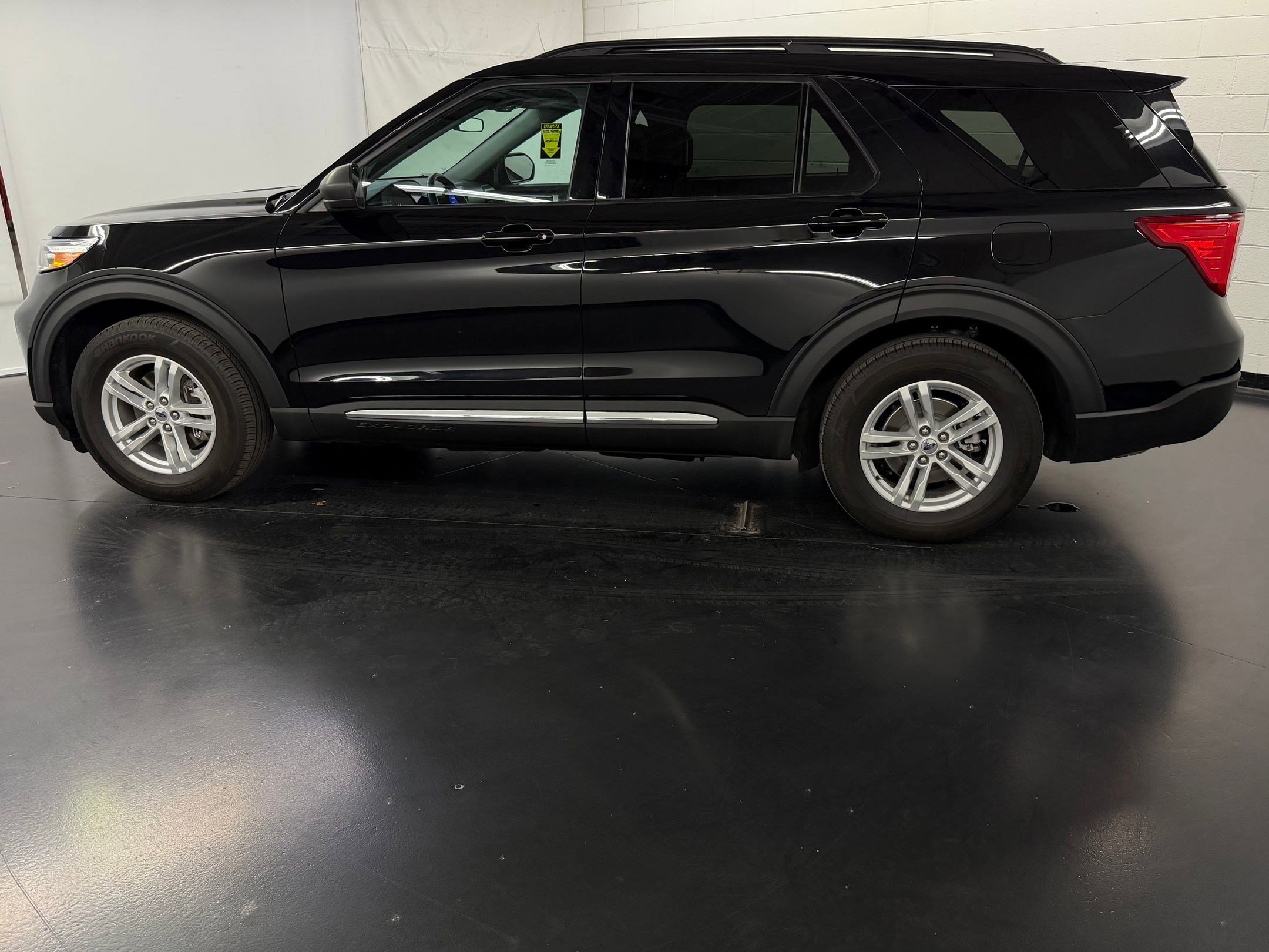 2024 Ford Explorer XLT photo 2