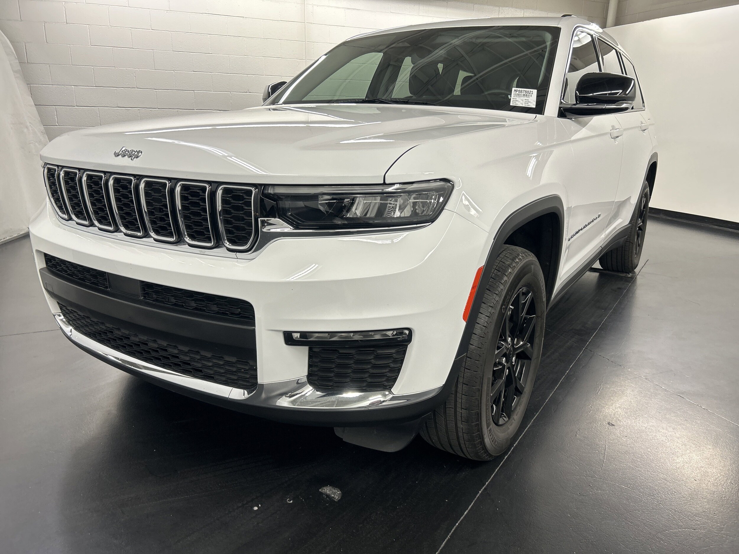 2023 Jeep Grand Cherokee Limited photo 3