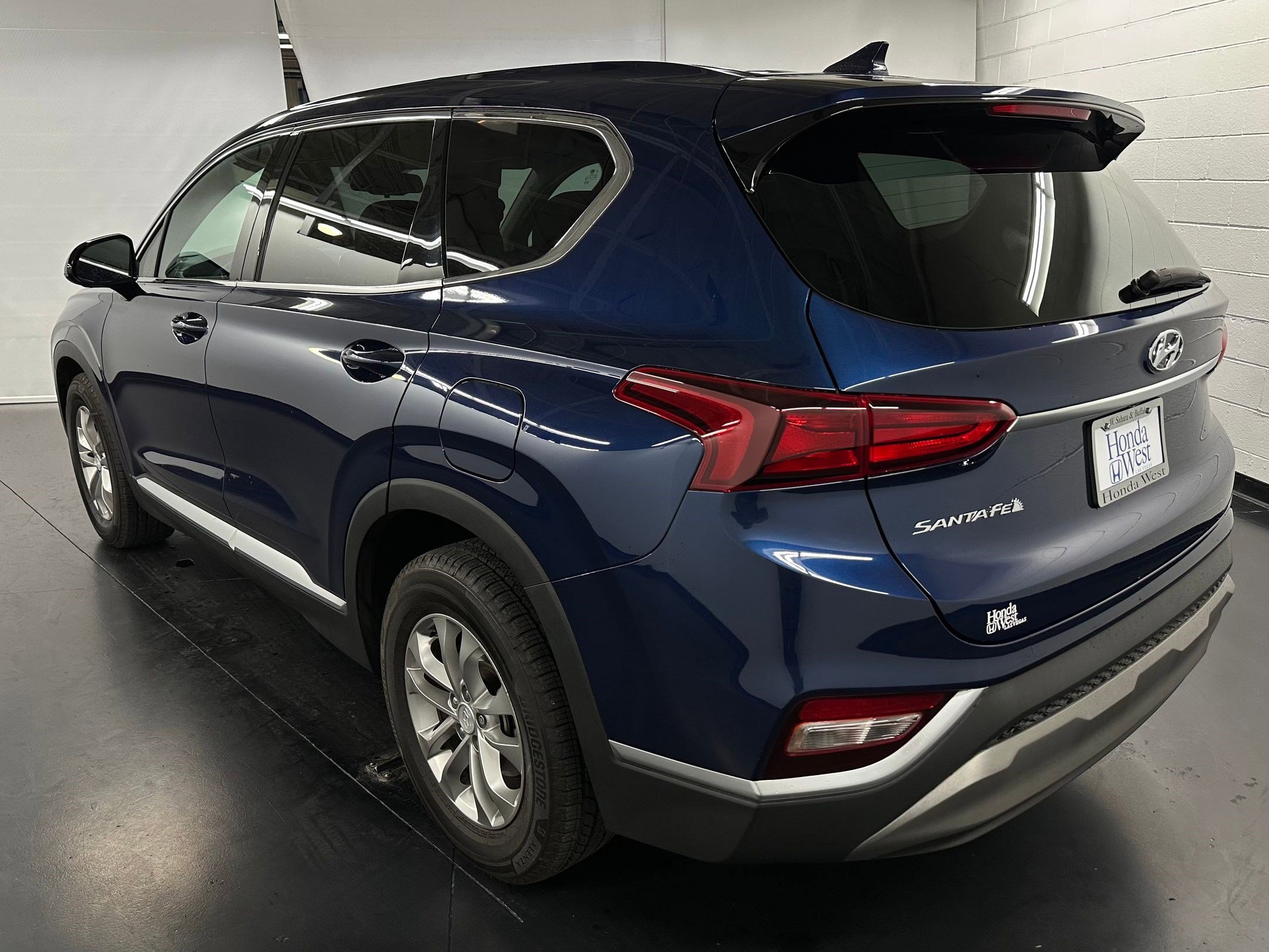2020 Hyundai Santa Fe SEL photo 2