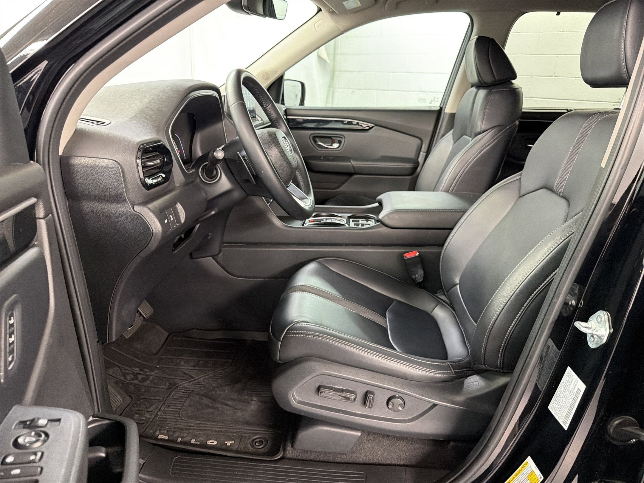 2023 Honda Pilot EX-L 8 Passenger photo 4