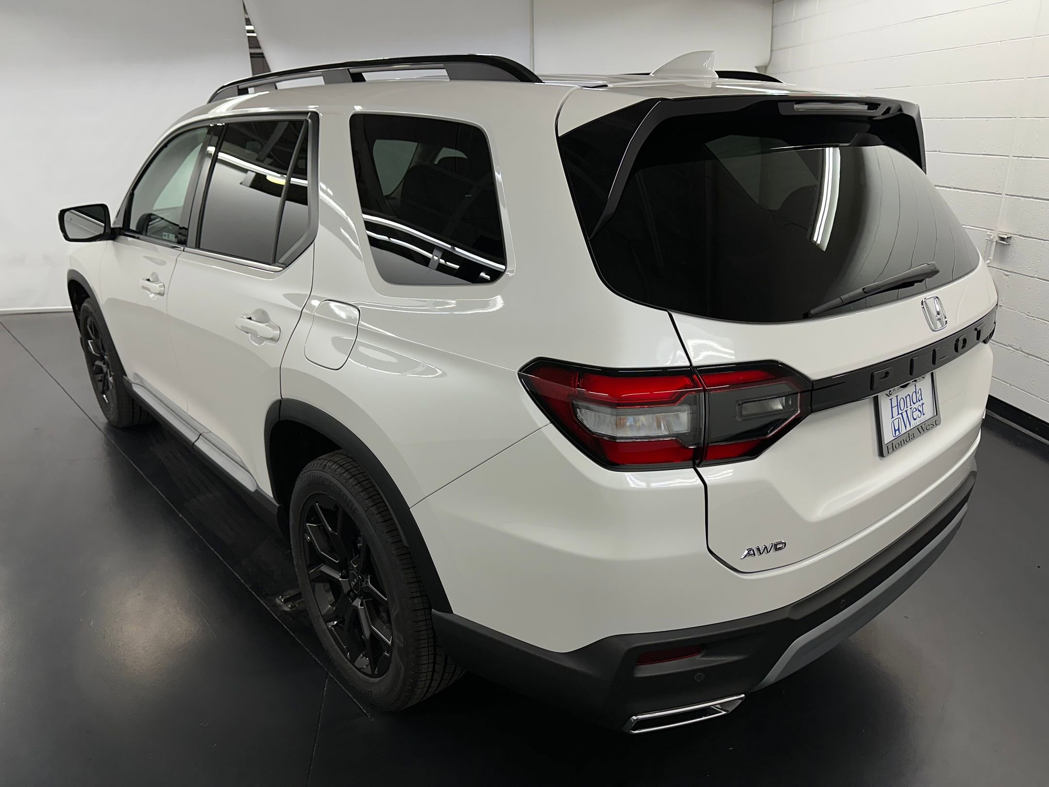 2025 Honda Pilot Touring photo 3