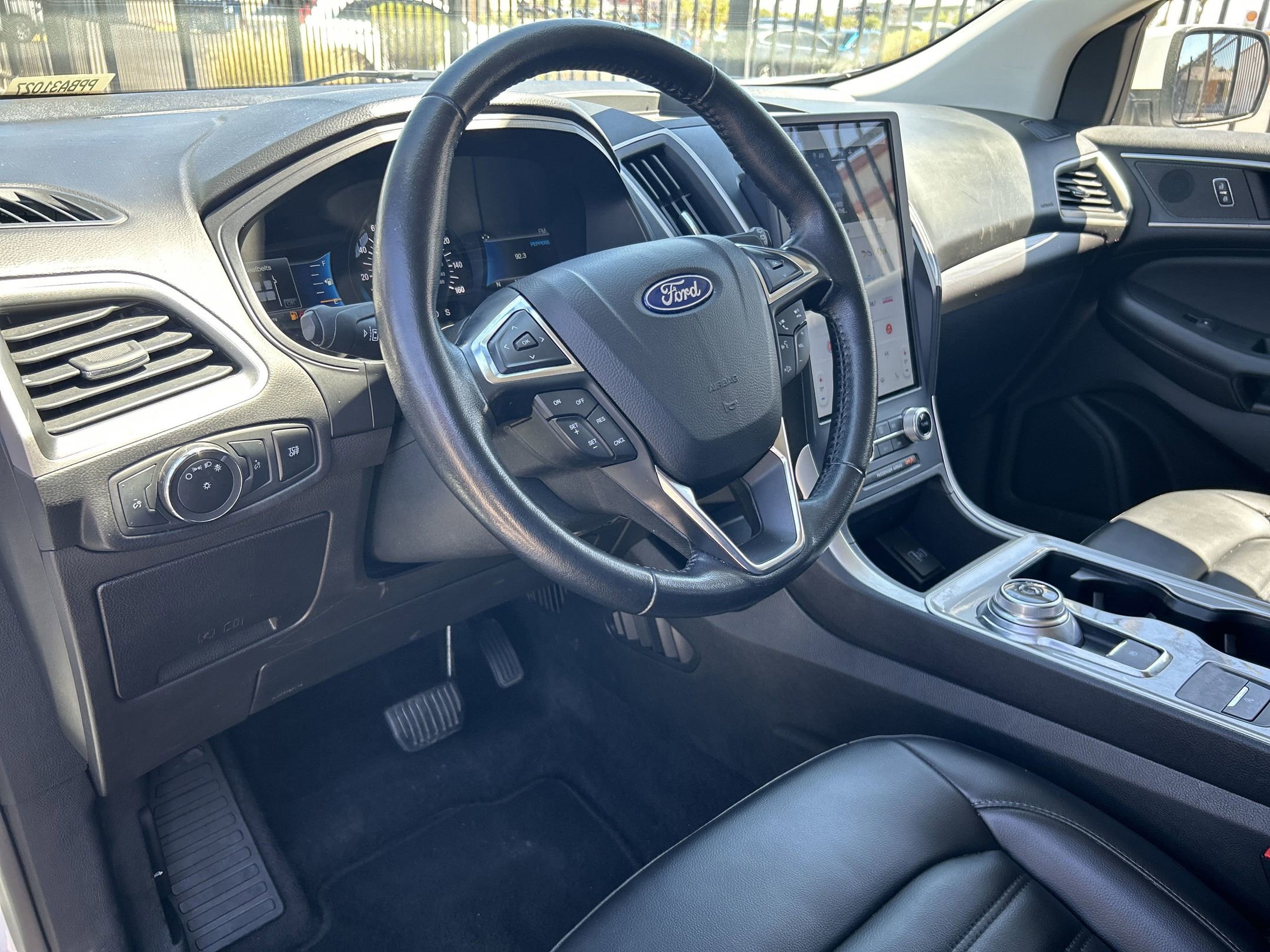 2023 Ford Edge SEL photo 4