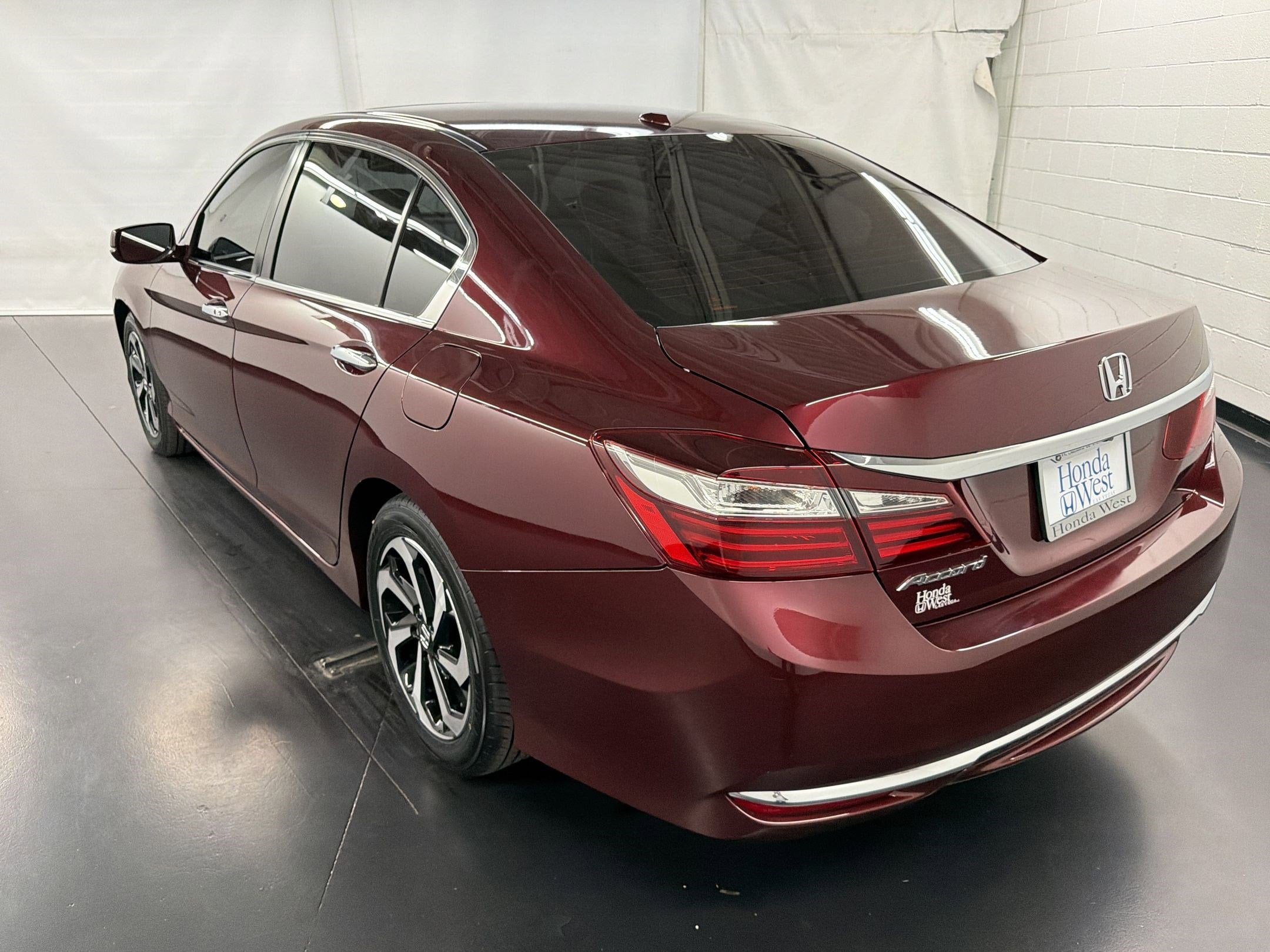 2017 Honda Accord EX-L photo 2