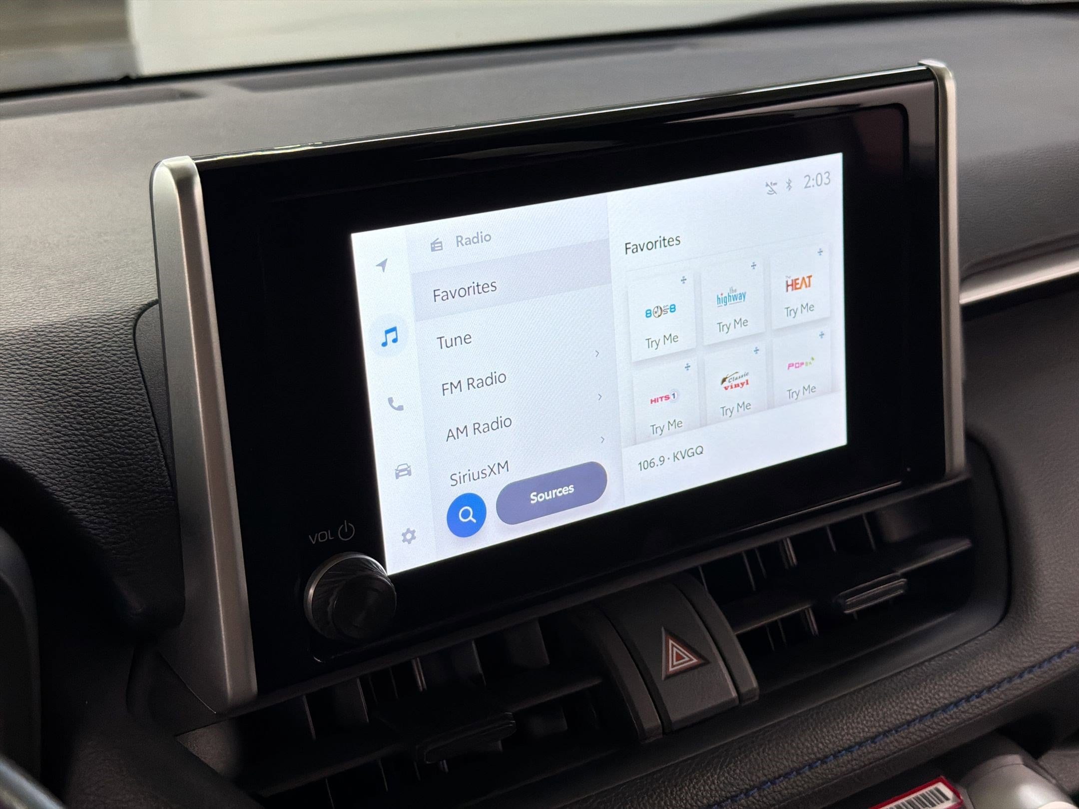 2024 Toyota RAV4 SE - Photo 22