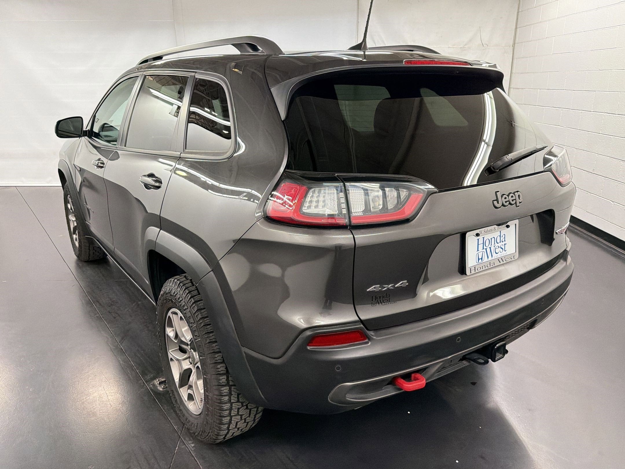 2021 Jeep Cherokee Trailhawk photo 2