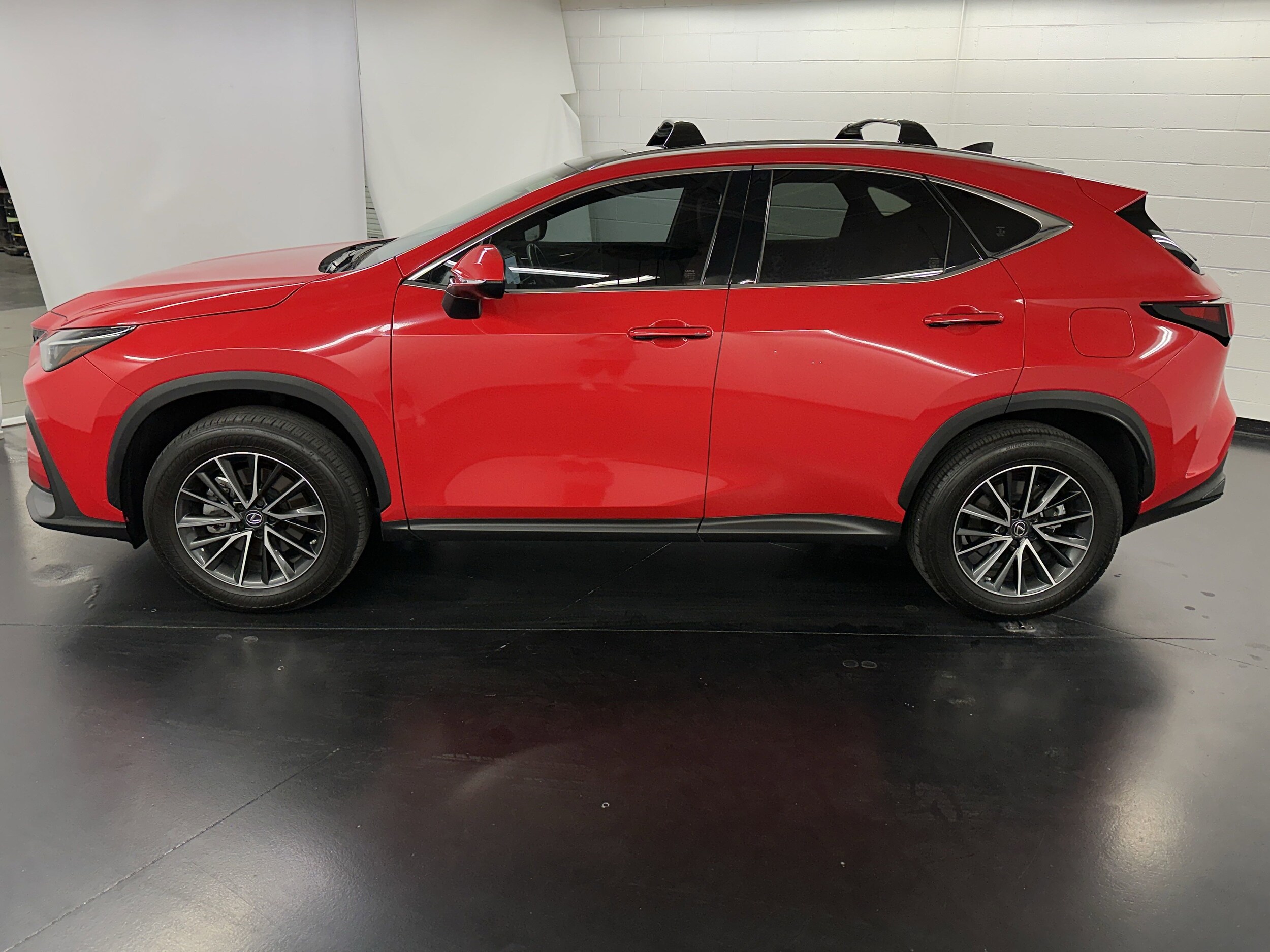 2022 Lexus NX 350h photo 2