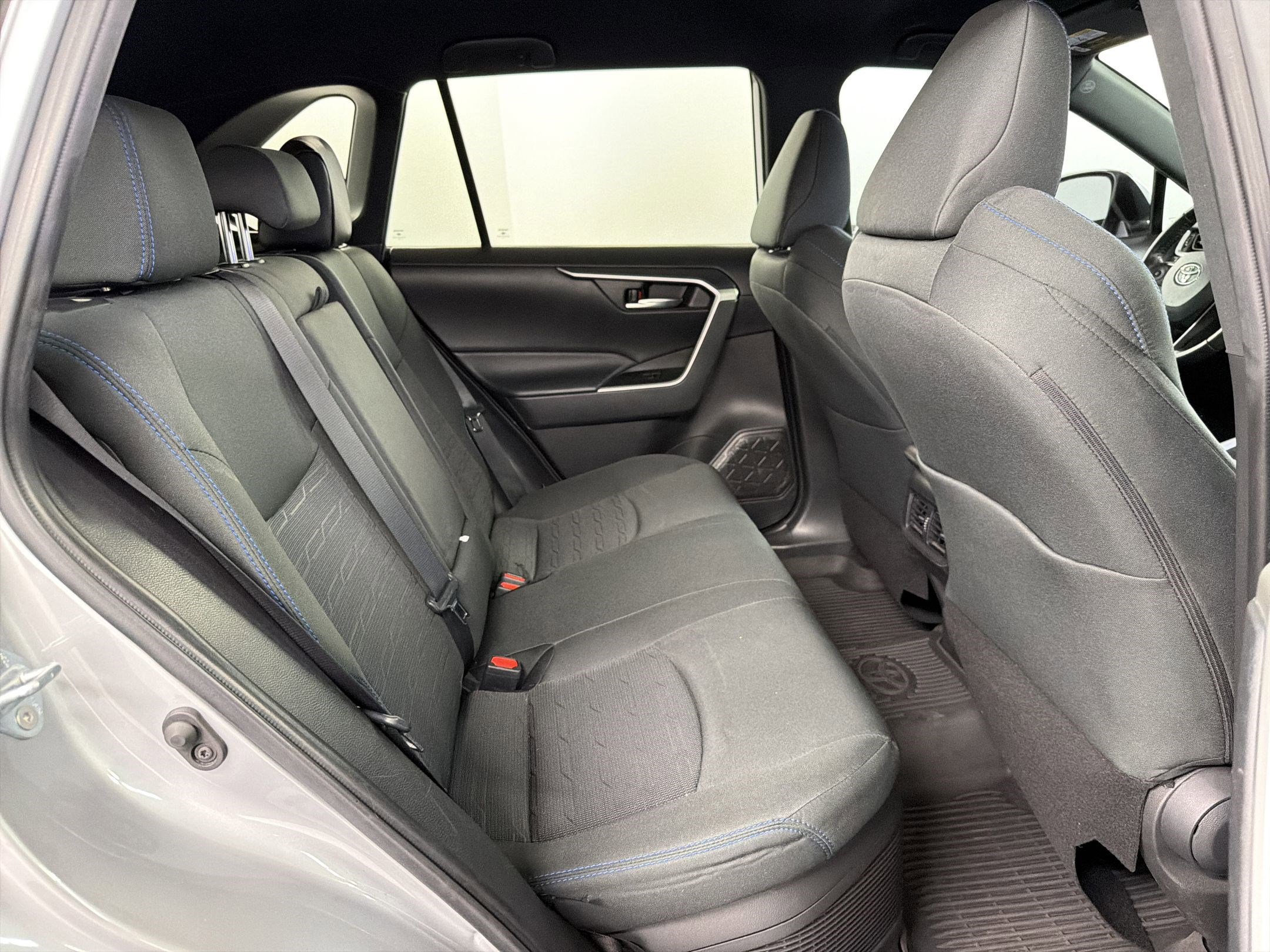 2024 Toyota RAV4 SE - Photo 28
