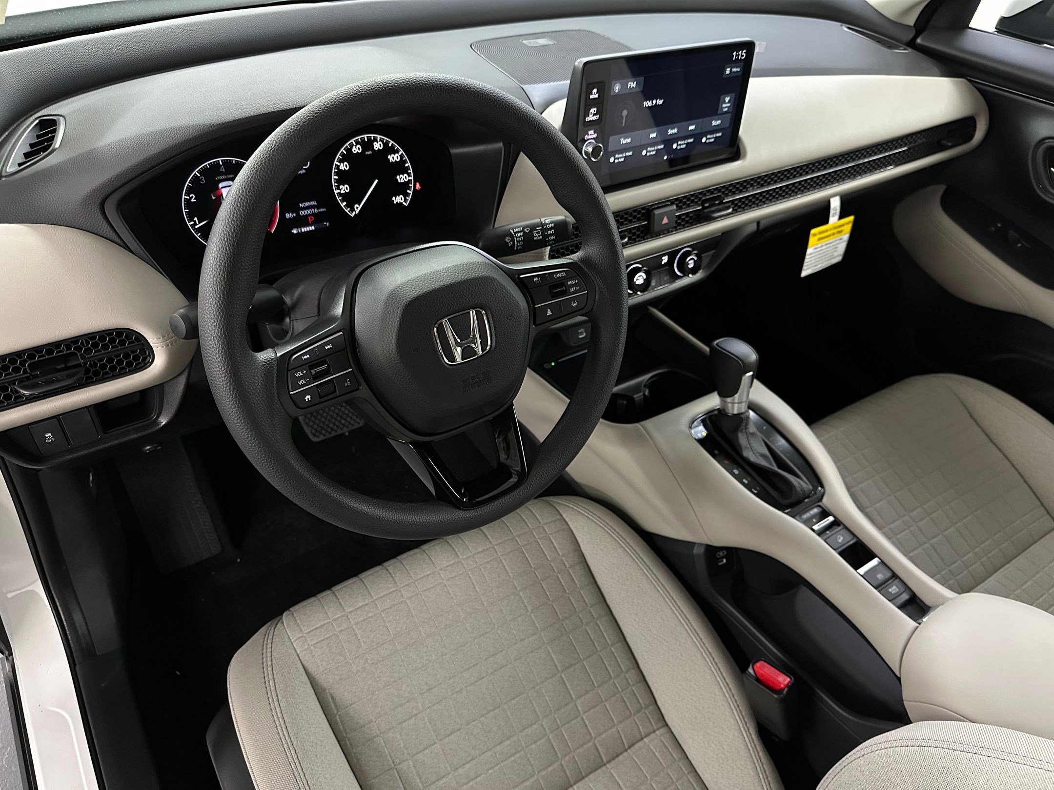 2026 Honda HR-V LX photo 4