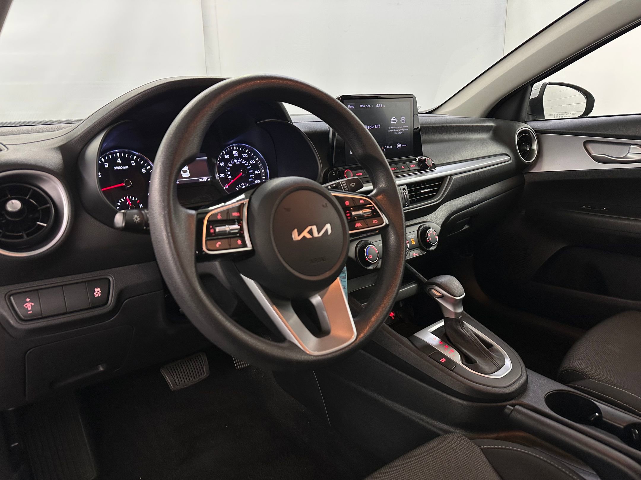 2024 Kia Forte LXS photo 4