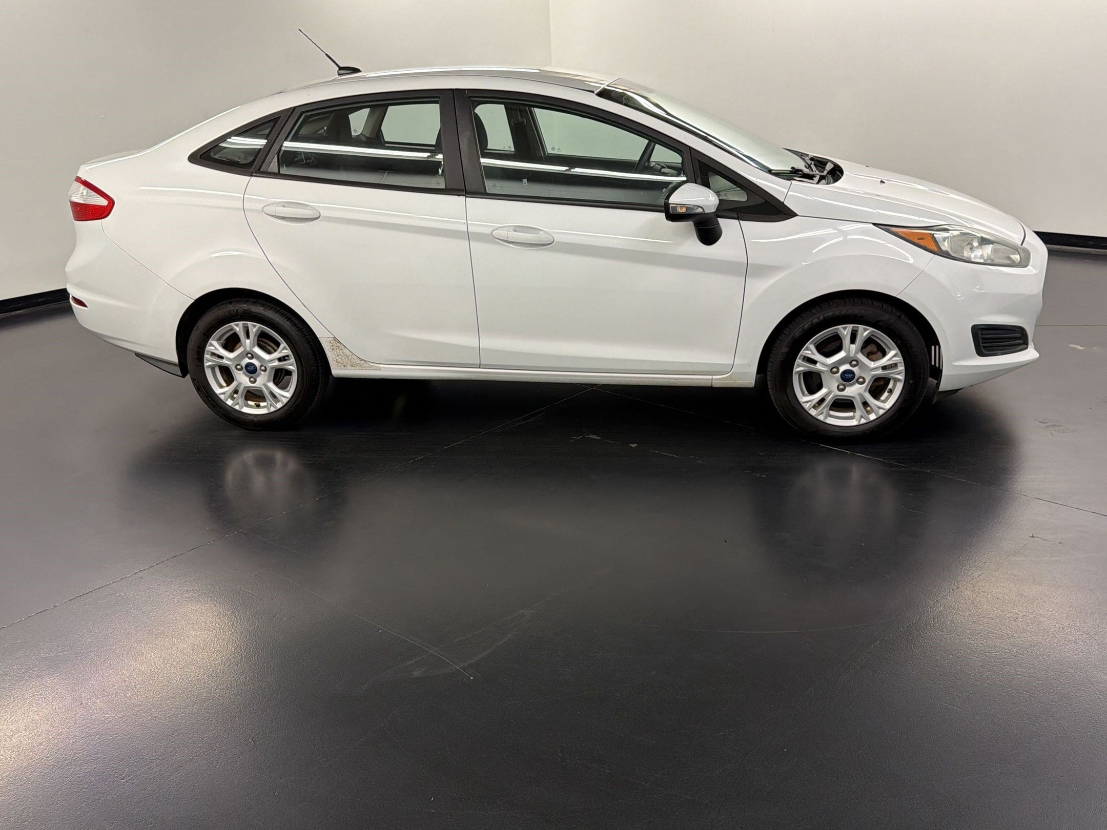 Fiesta SE Sedan