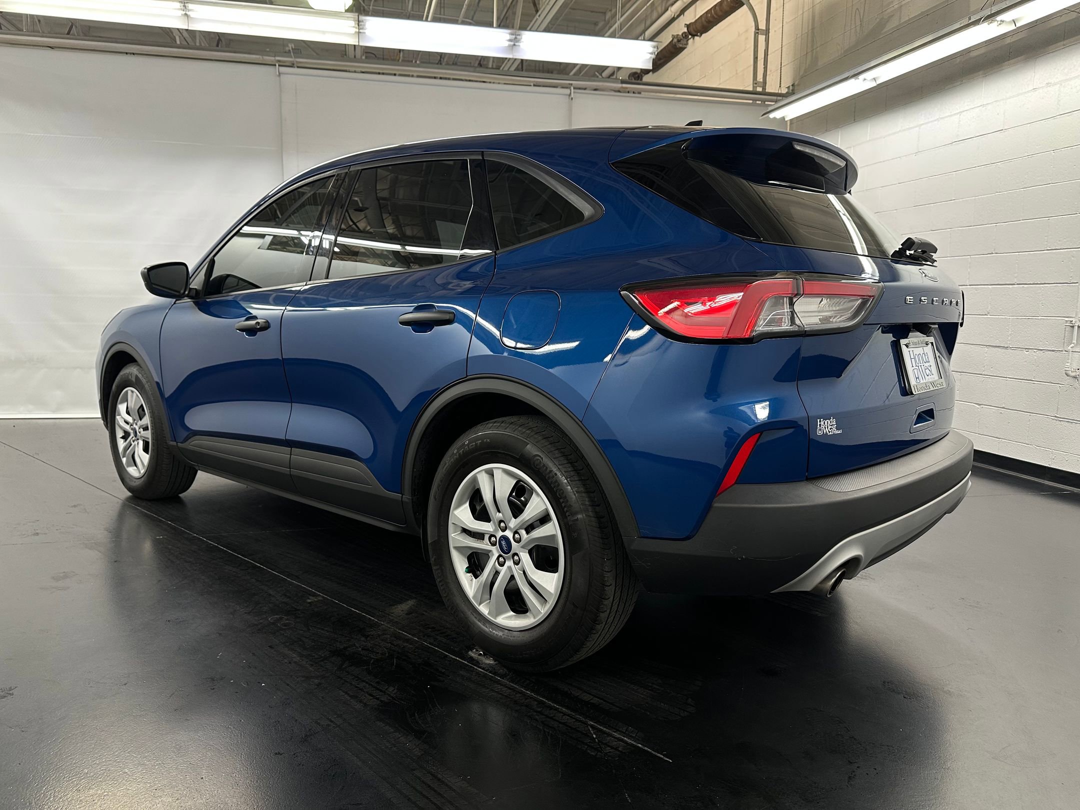 2022 Ford Escape S photo 2