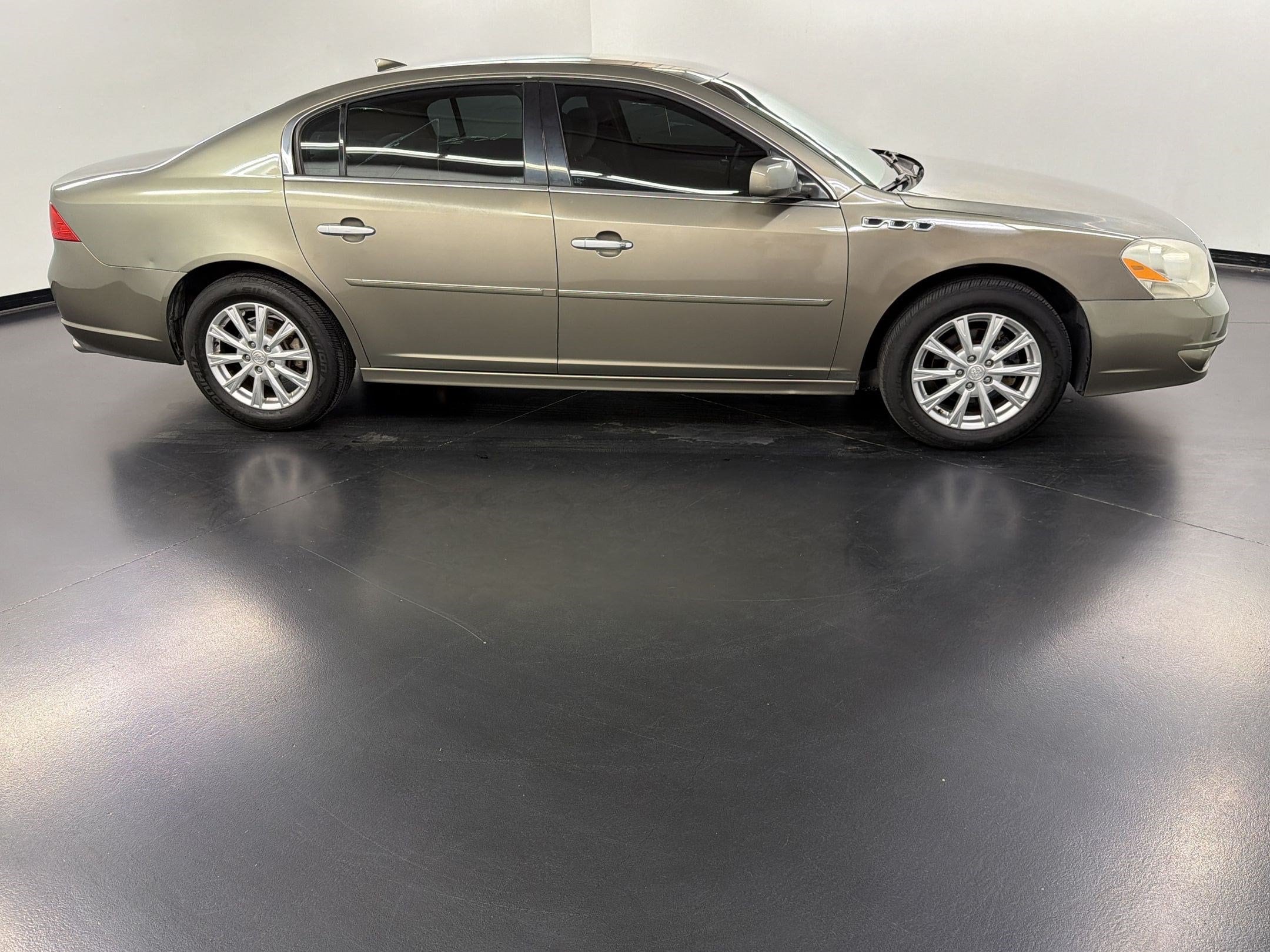 2011 Buick Lucerne CX Sedan