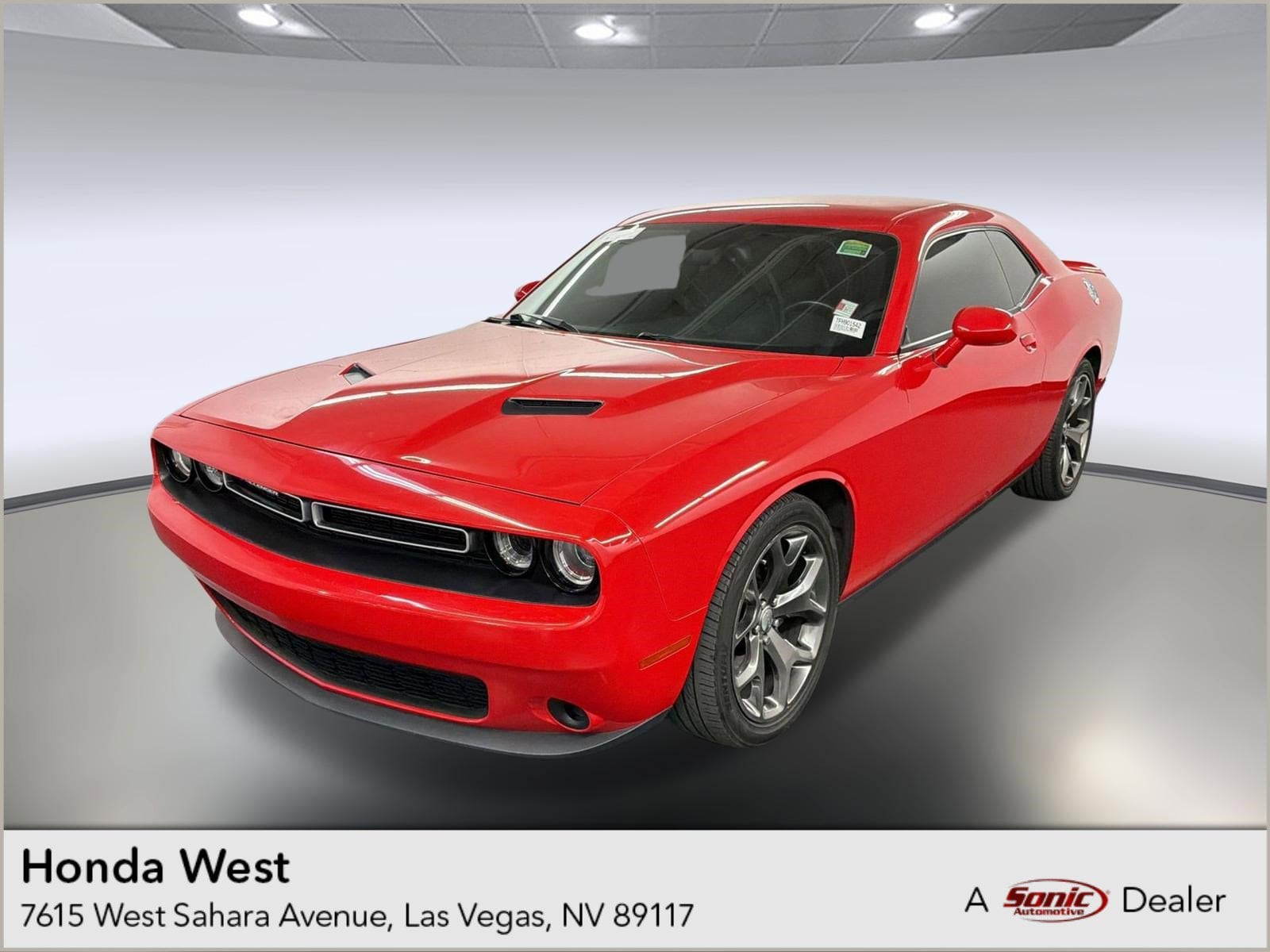 2015 Dodge Challenger SXT's photo
