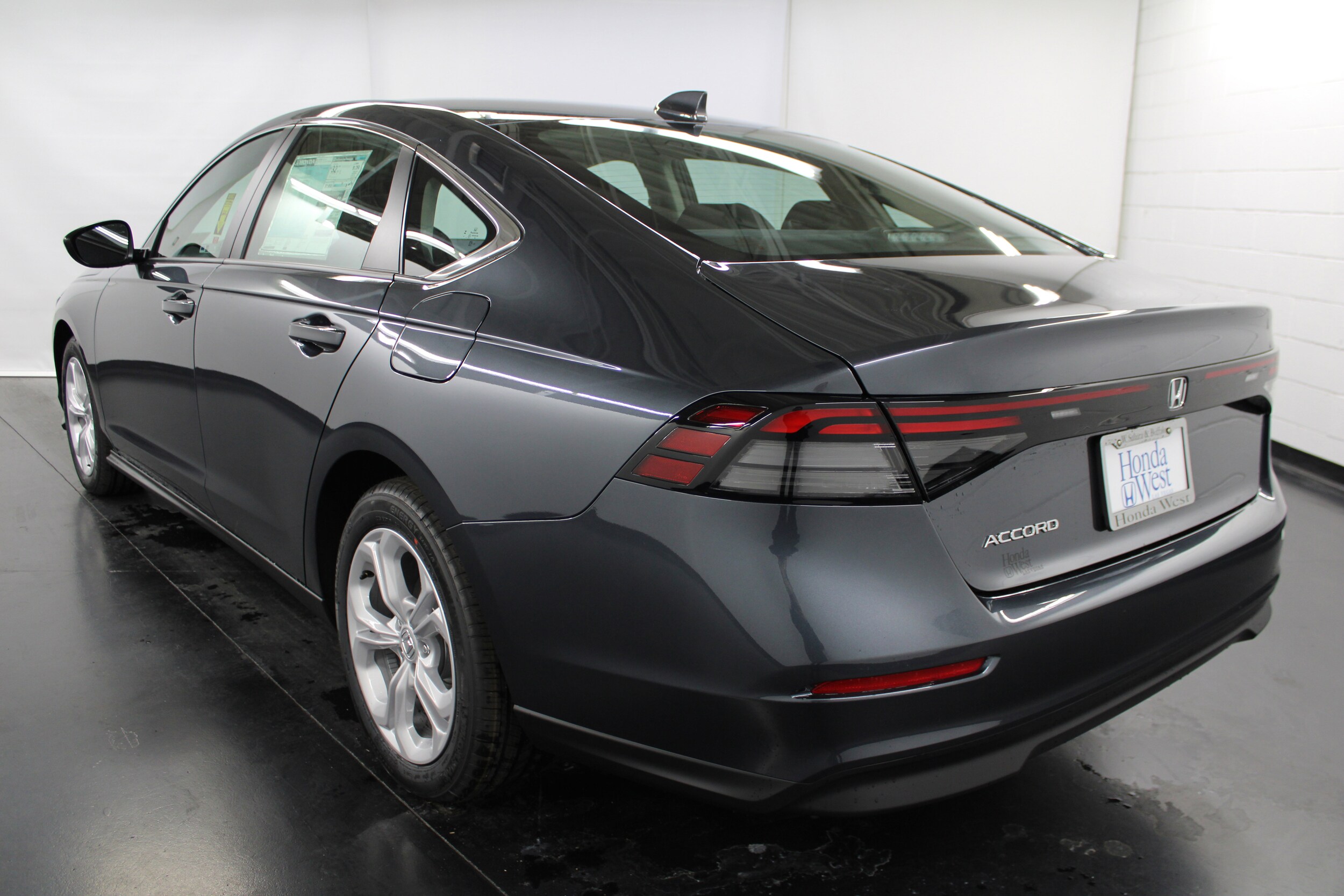 2025 Honda Accord LX photo 4