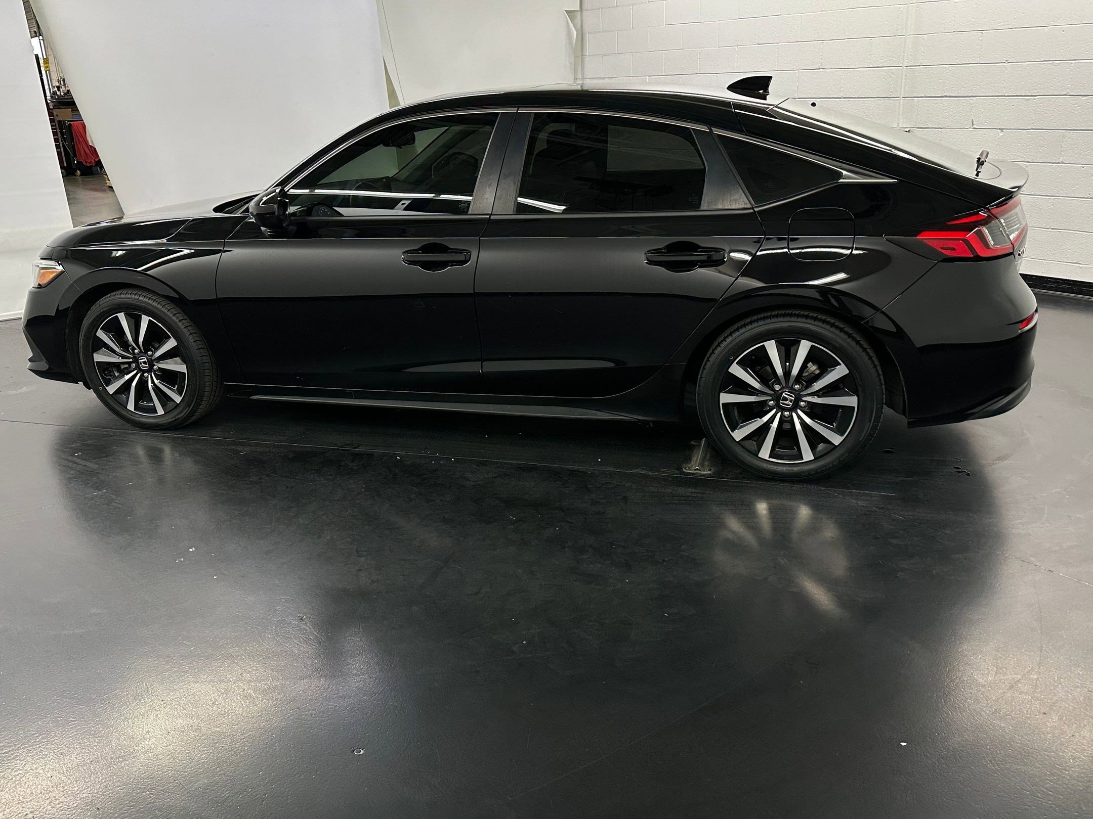 2023 Honda Civic EX-L Hatchback photo 2