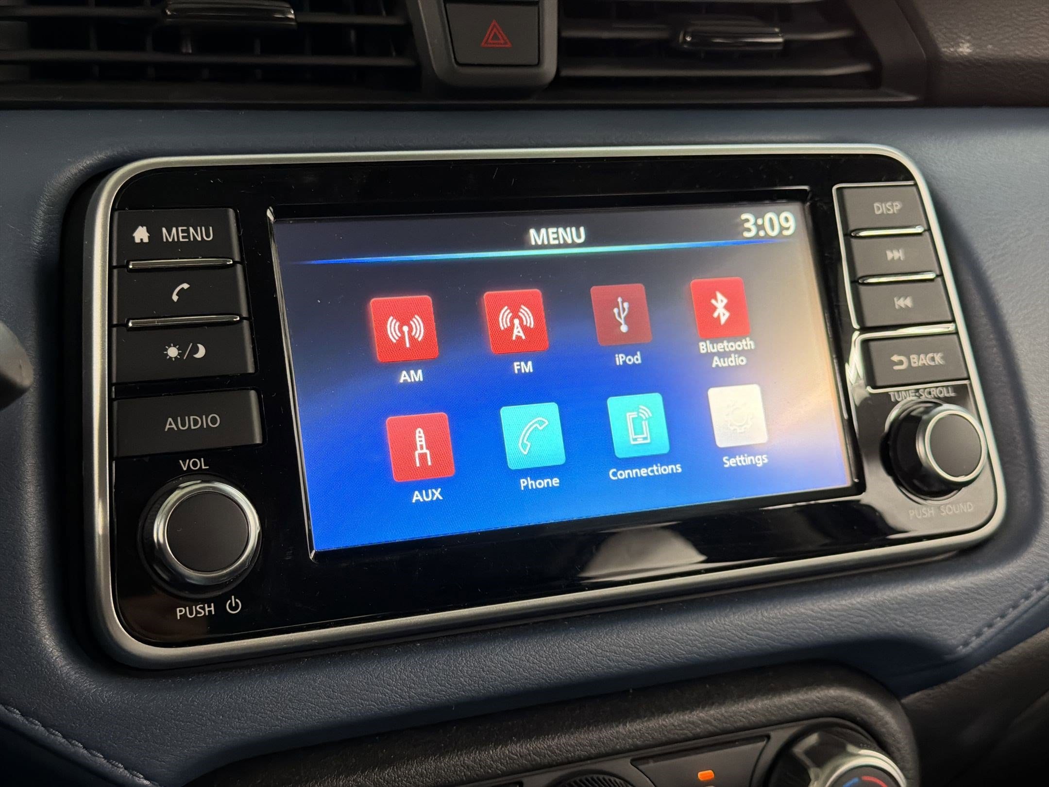 2025 Nissan Versa Sedan SV - Photo 22