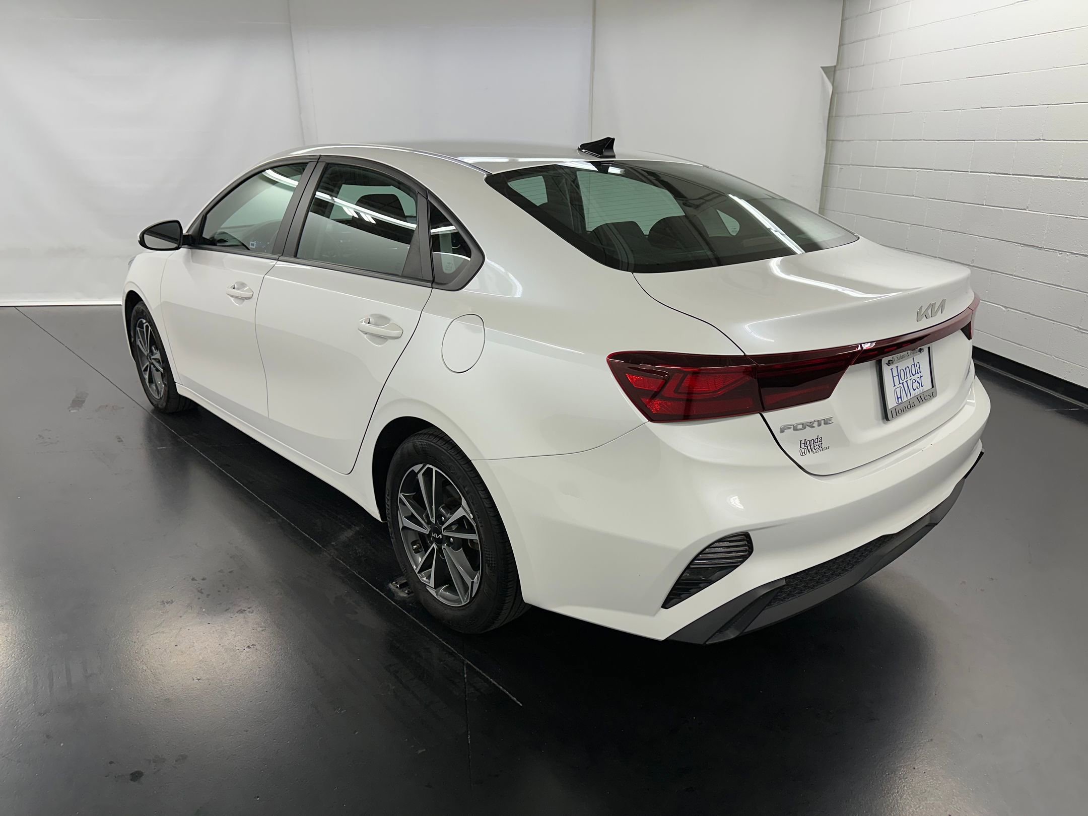 2024 Kia Forte LXS photo 3