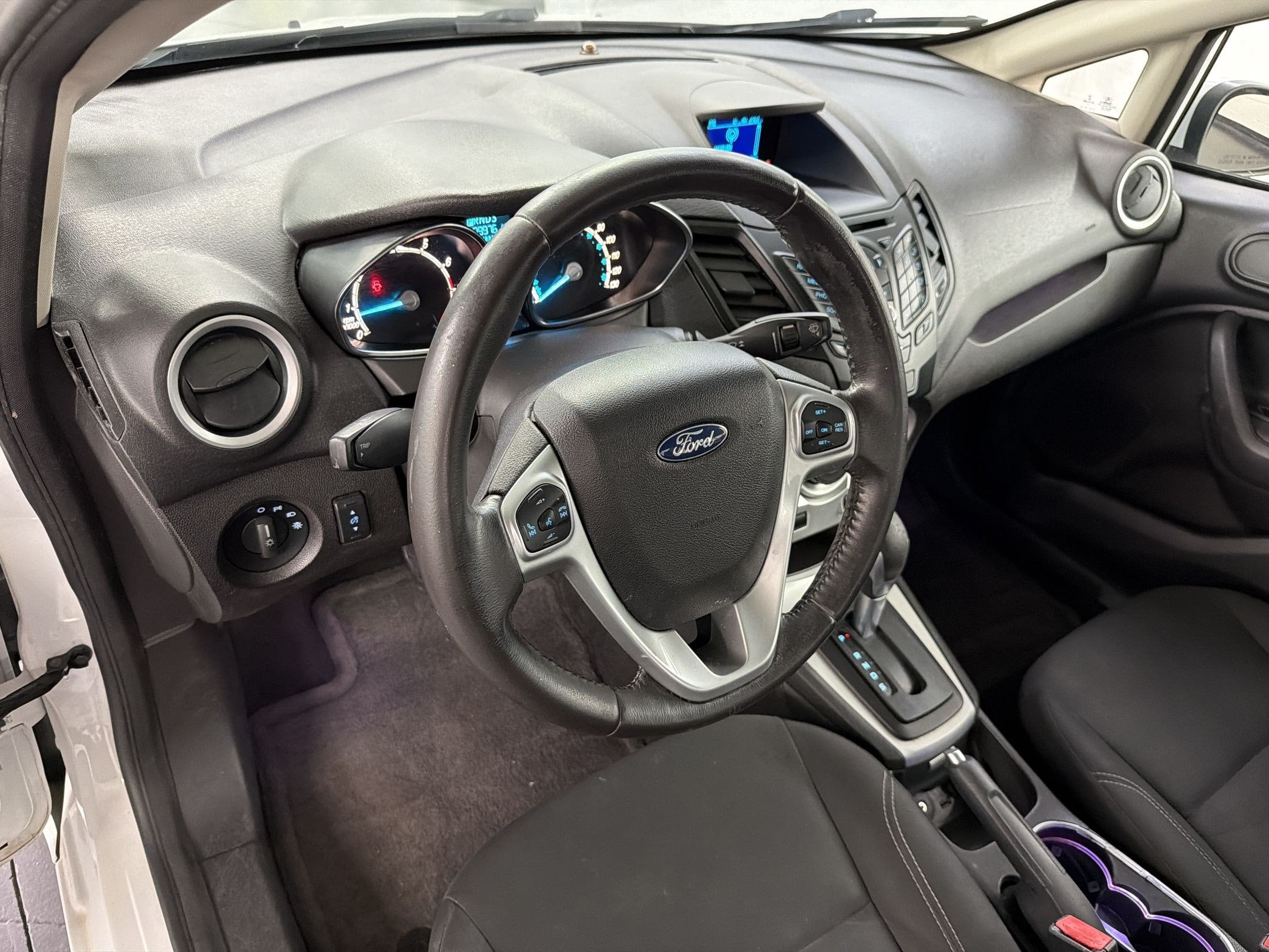 Fiesta SE Sedan