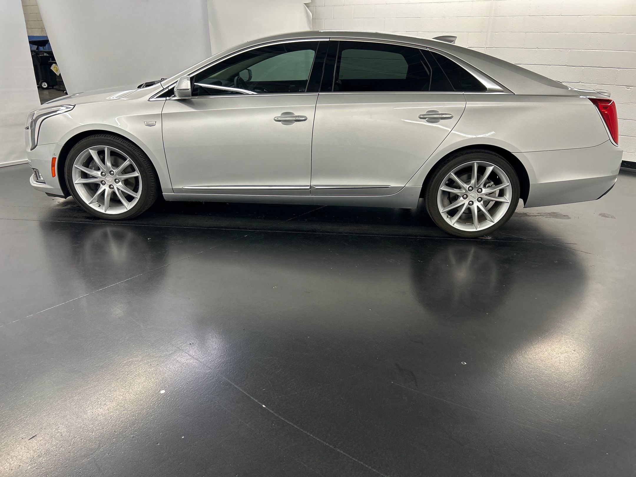 2018 Cadillac XTS Premium Luxury photo 2