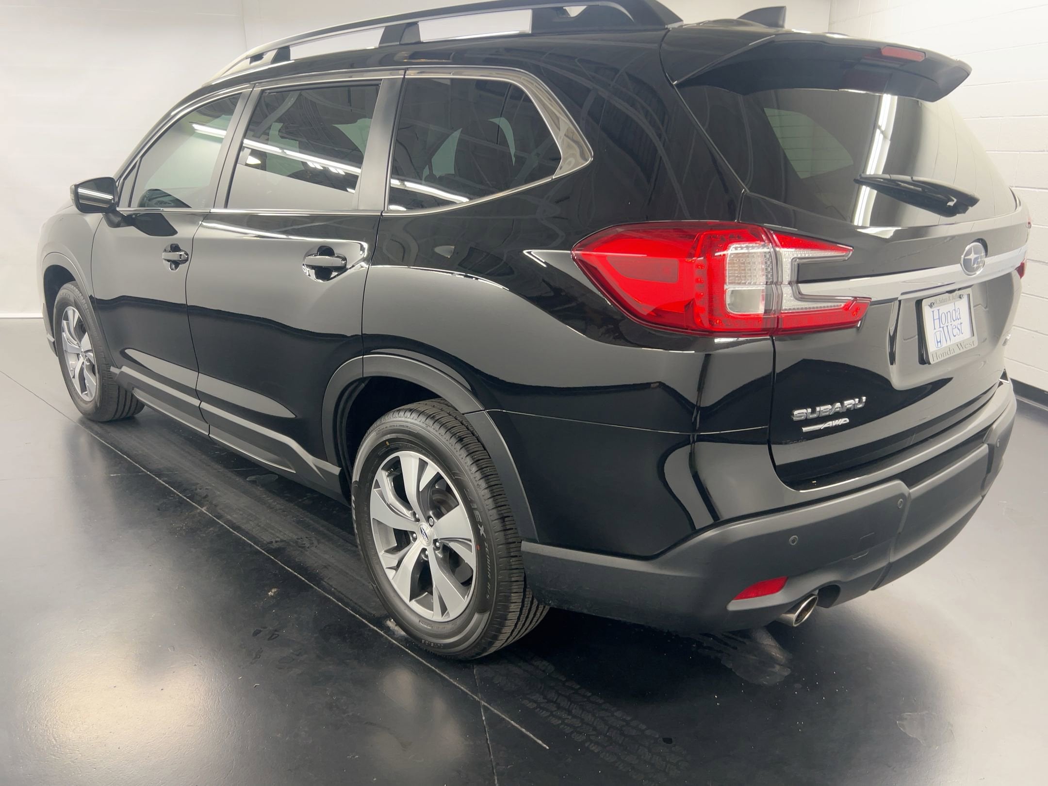 2023 Subaru Ascent Premium photo 3