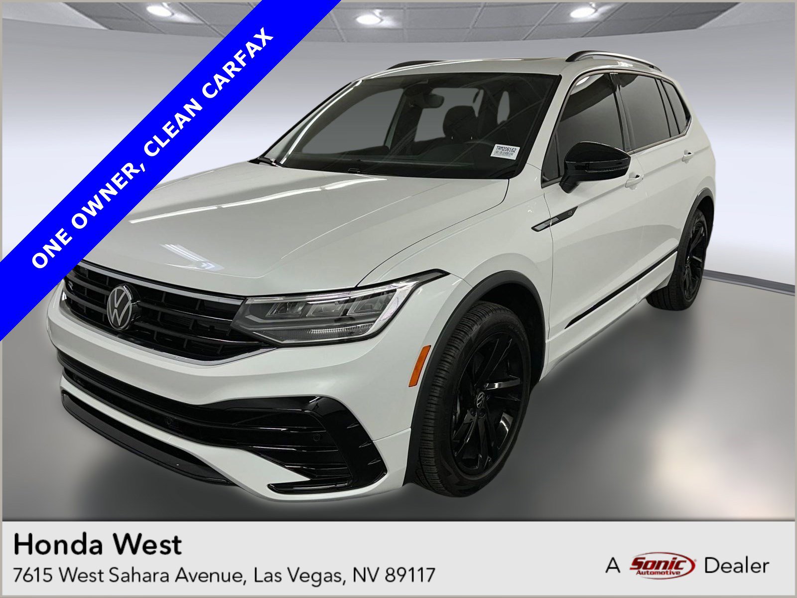 2024 Volkswagen Tiguan SE R-LINE BLACK's photo