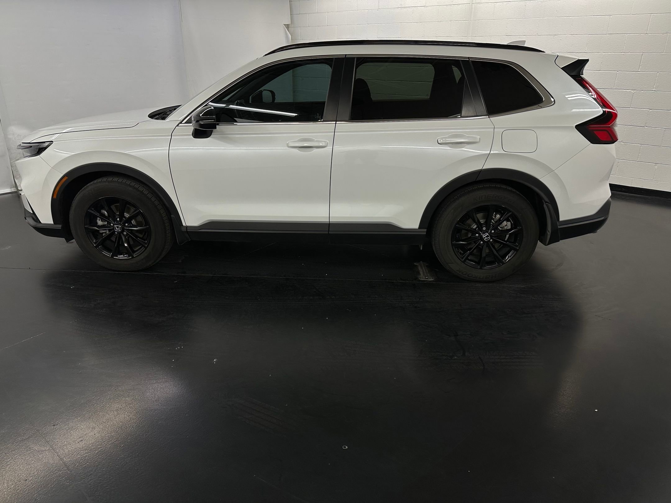 2023 Honda CR-V Hybrid Sport photo 2