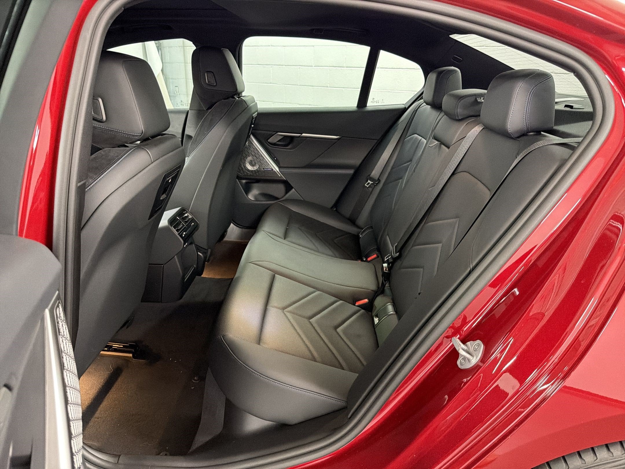 2025 BMW 5 Series 540i - Photo 14