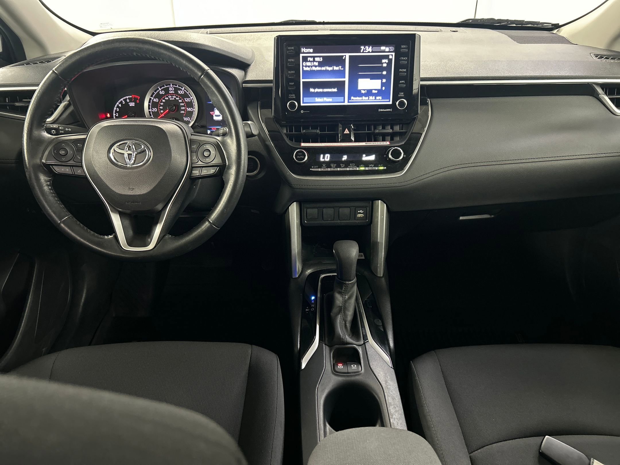 2022 Toyota Corolla Cross LE photo 3