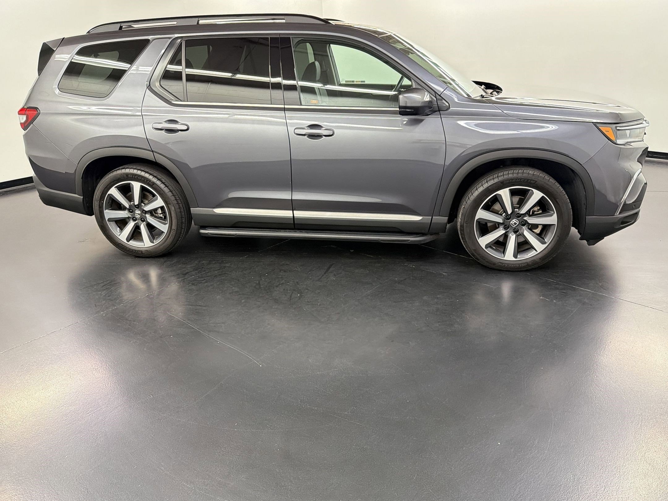 2023 Honda Pilot Touring photo 3